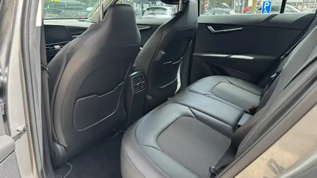 Kia E-Niro view 11