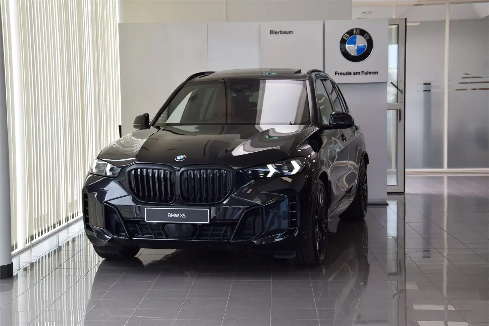 BMW X5 xDrive30d M-Sport NEUWAGEN Zwart - 2