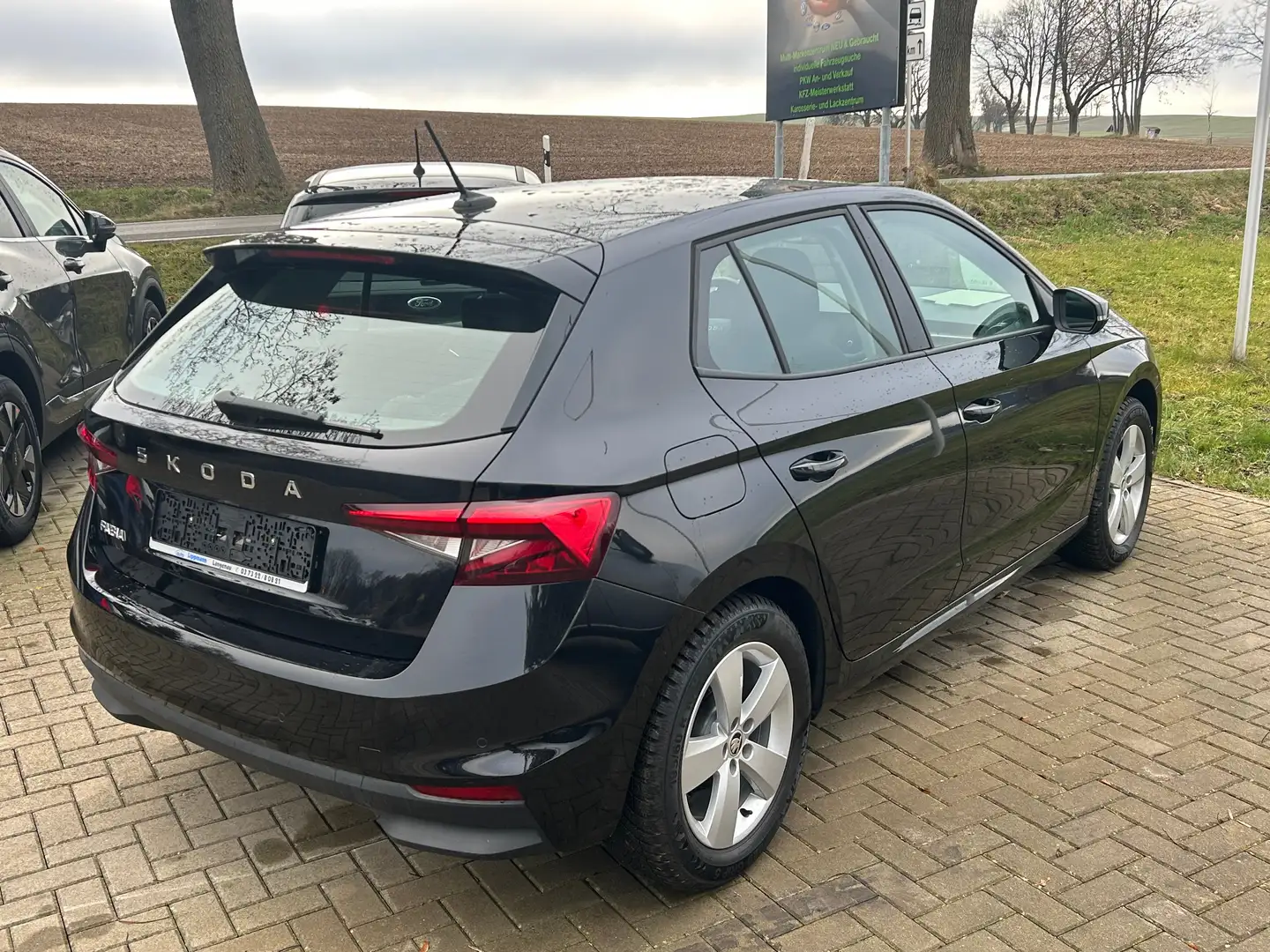 Skoda Fabia Selection LED PDC SHZ ALU DAB GRA 5 Jahre Garantie Schwarz - 2