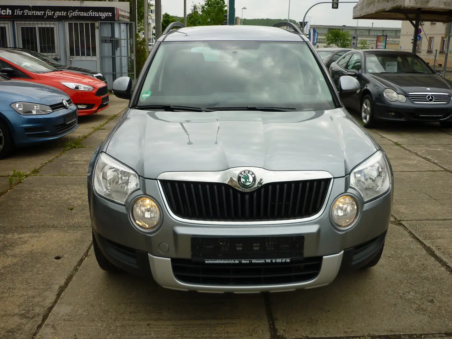 Skoda Yeti 1.2 TSi Active Plus Edition PDC...! AHK...! Grau - 2