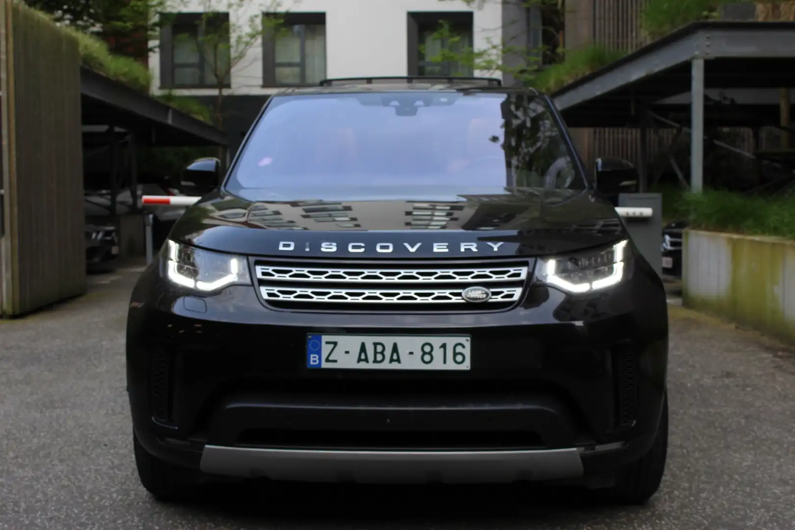 Land Rover Discovery 3.0 Si6 HSE Noir - 1