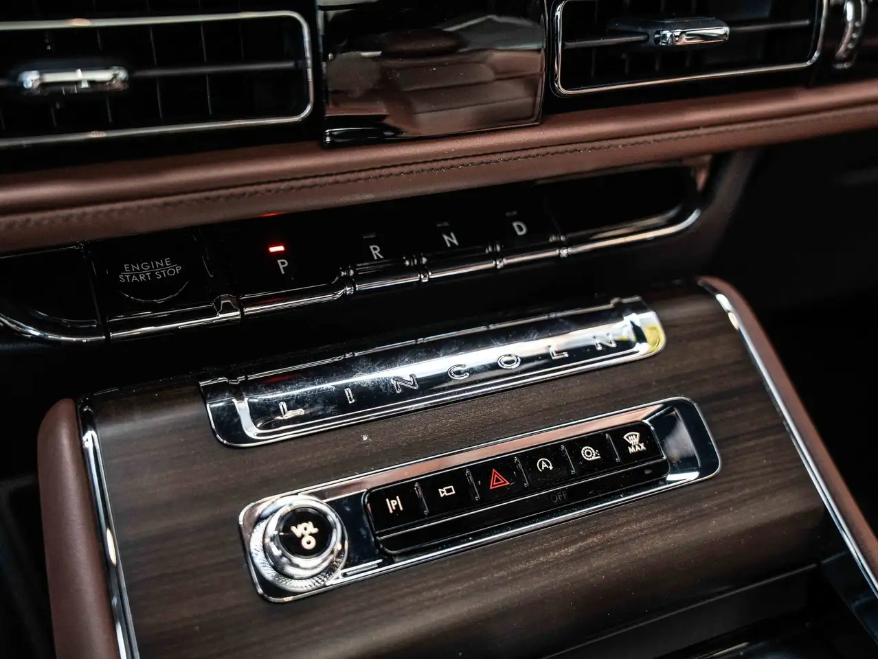 Lincoln Aviator снимка Lincoln Aviator
