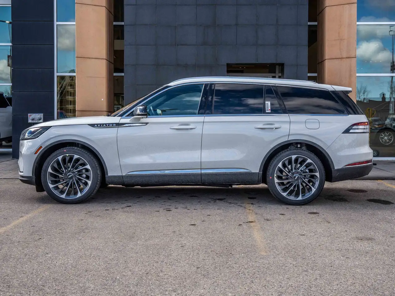 Lincoln Aviator снимка Lincoln Aviator