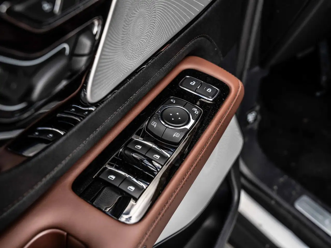 Lincoln Aviator снимка Lincoln Aviator