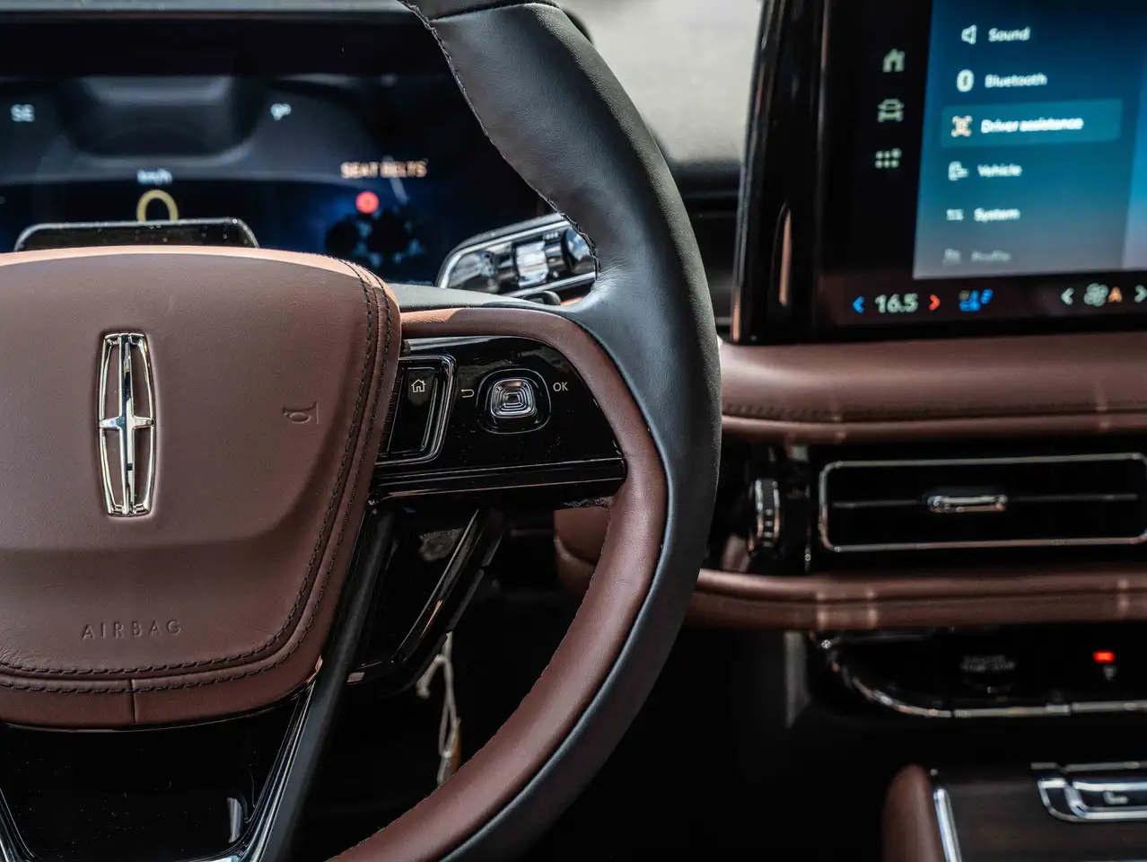 Lincoln Aviator снимка Lincoln Aviator