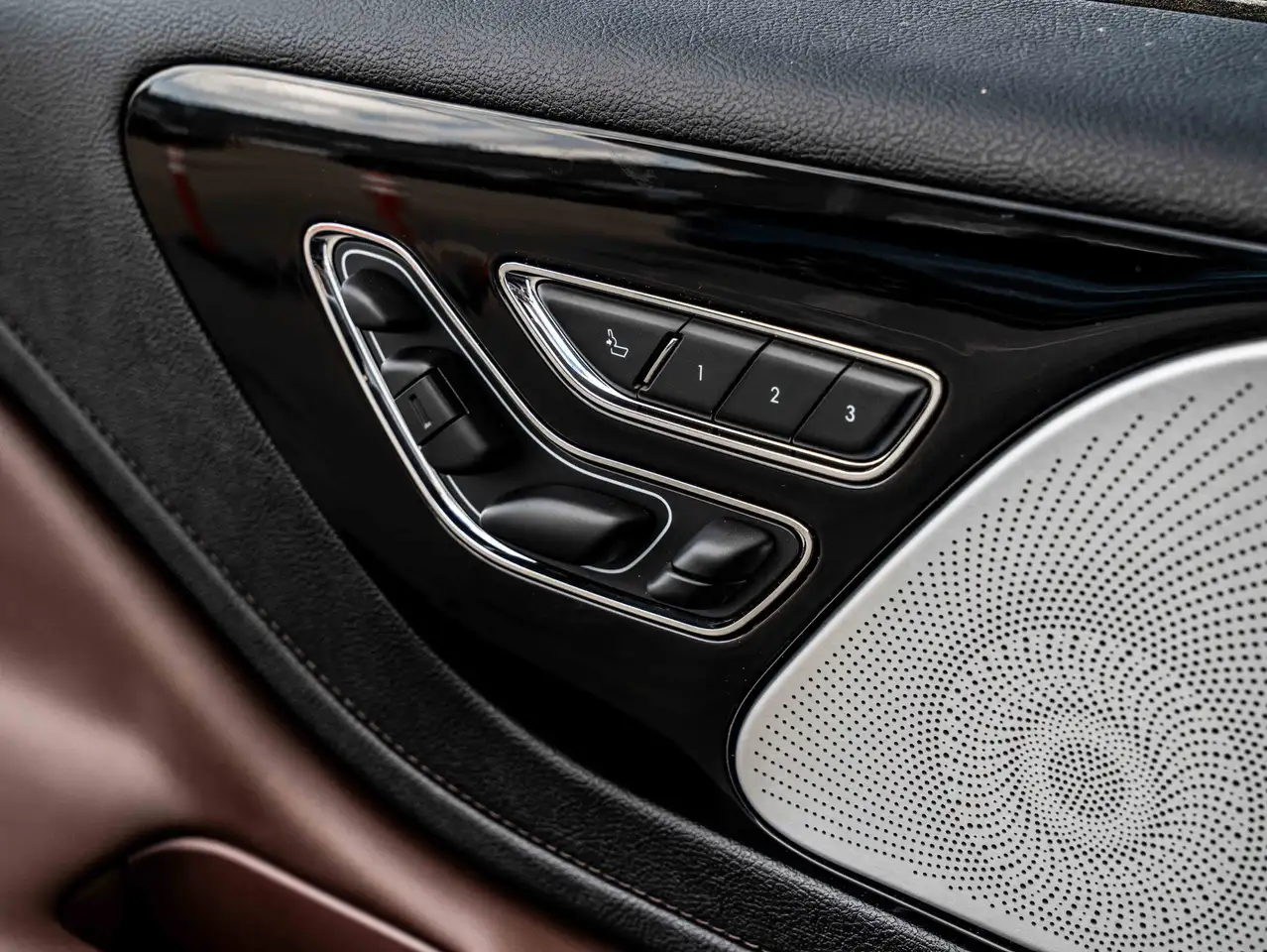 Lincoln Aviator снимка Lincoln Aviator
