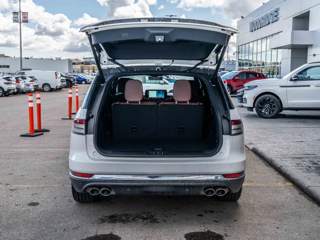 Lincoln Aviator снимка Lincoln Aviator