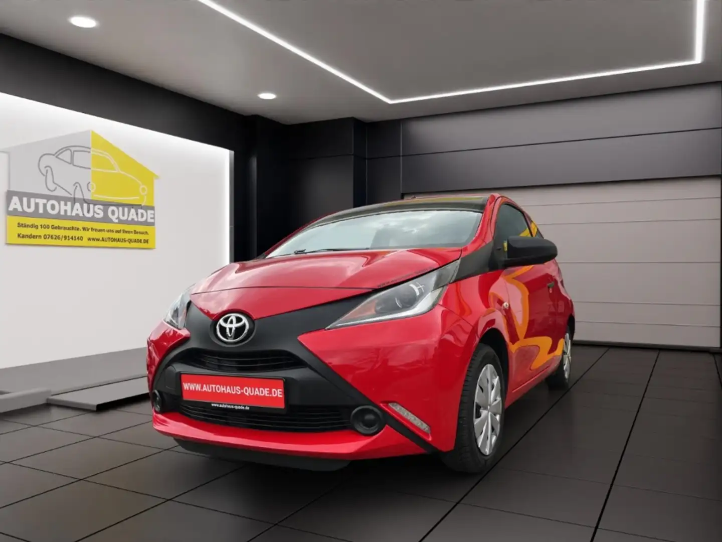 Toyota Aygo X 1.0 Berganfahrass. GA Klima teilb.Rücksb eFH LED Rot - 1