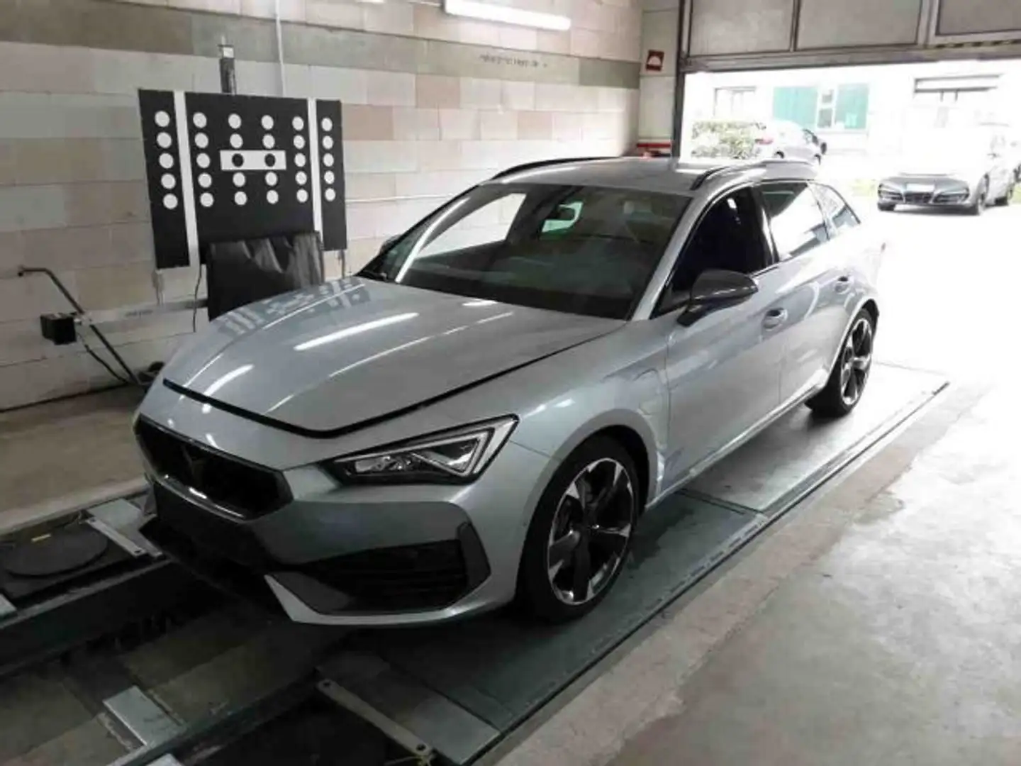 CUPRA Leon ST 1.4 e-Hybrid DSG Navi SHZ Kamera Virtual Silber - 2