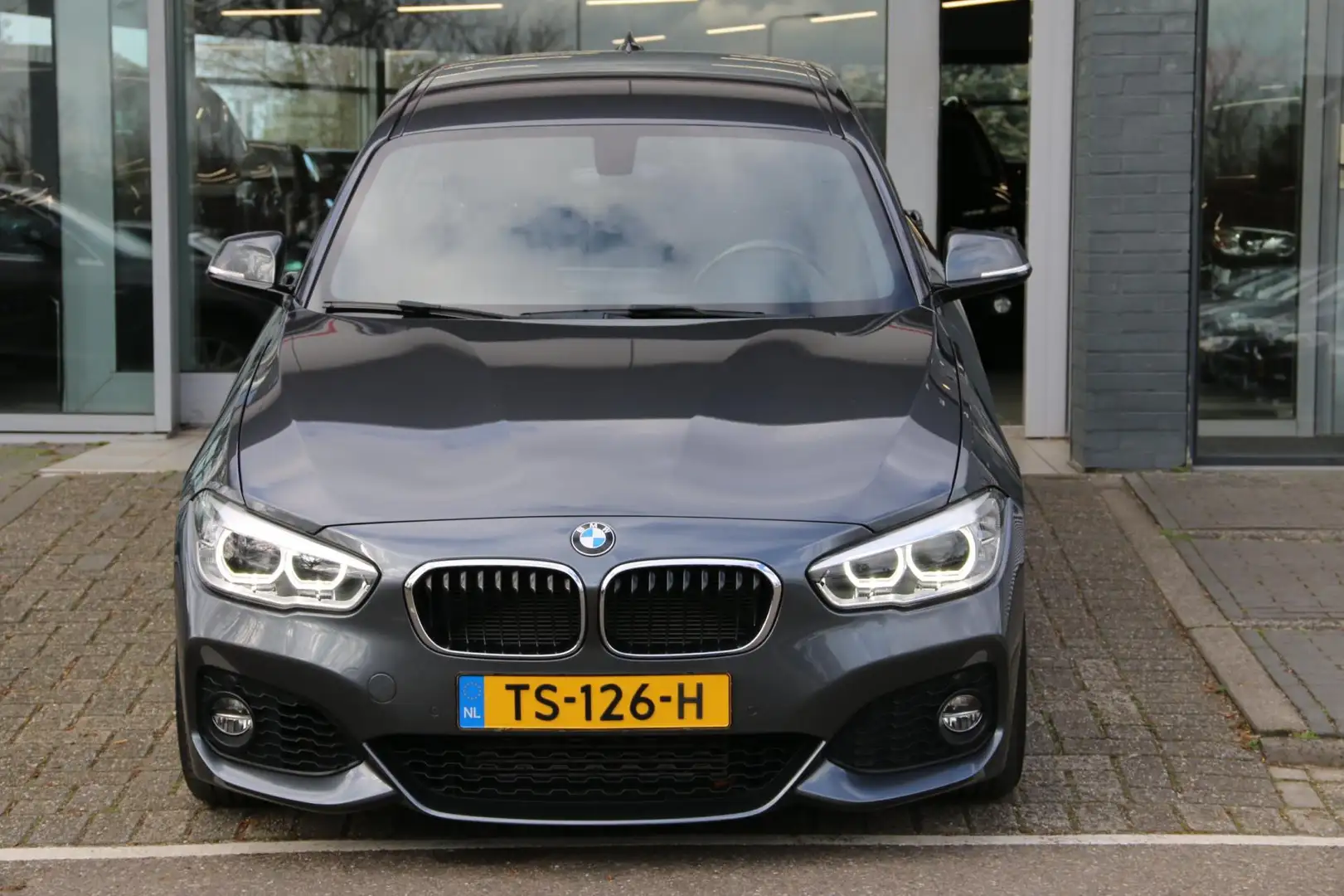 BMW 118 1-serie 118i Executive M-PAKKET DEALER OND. NL-AUT Grijs - 2