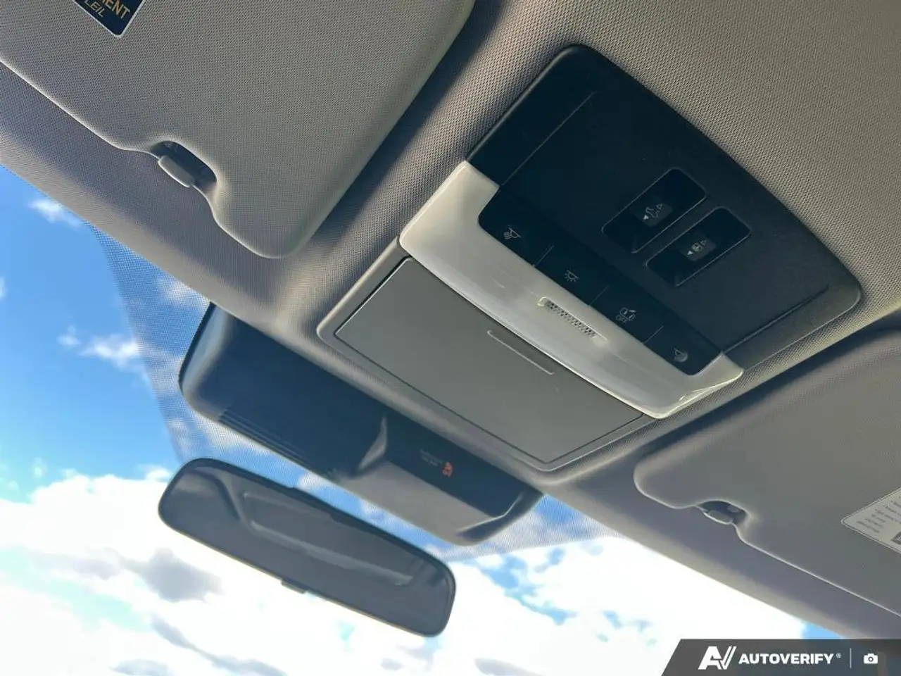 Mitsubishi Outlander снимка Mitsubishi Outlander