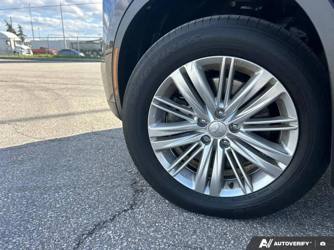 Mitsubishi Outlander снимка Mitsubishi Outlander