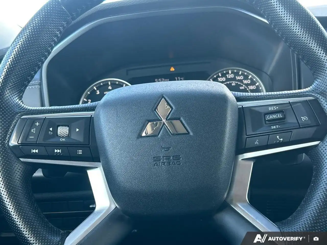 Mitsubishi Outlander снимка Mitsubishi Outlander
