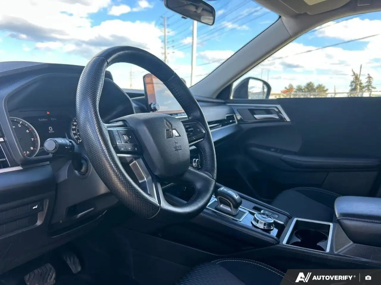Mitsubishi Outlander снимка Mitsubishi Outlander