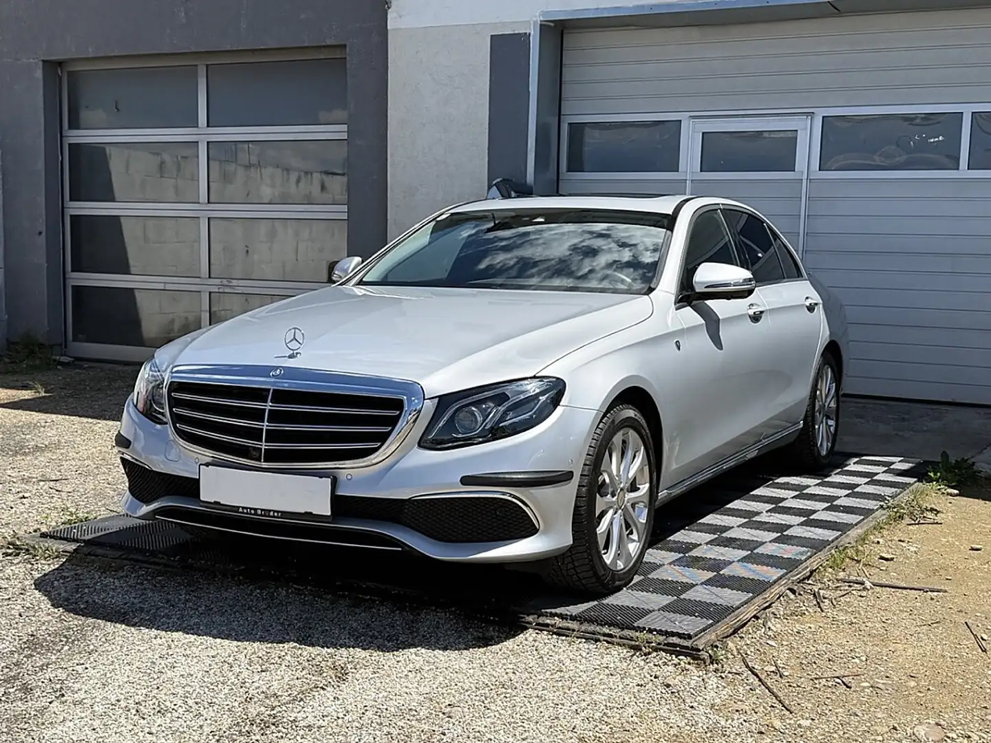 Mercedes-Benz E 220 d Exclusive Aut. Silber - 2