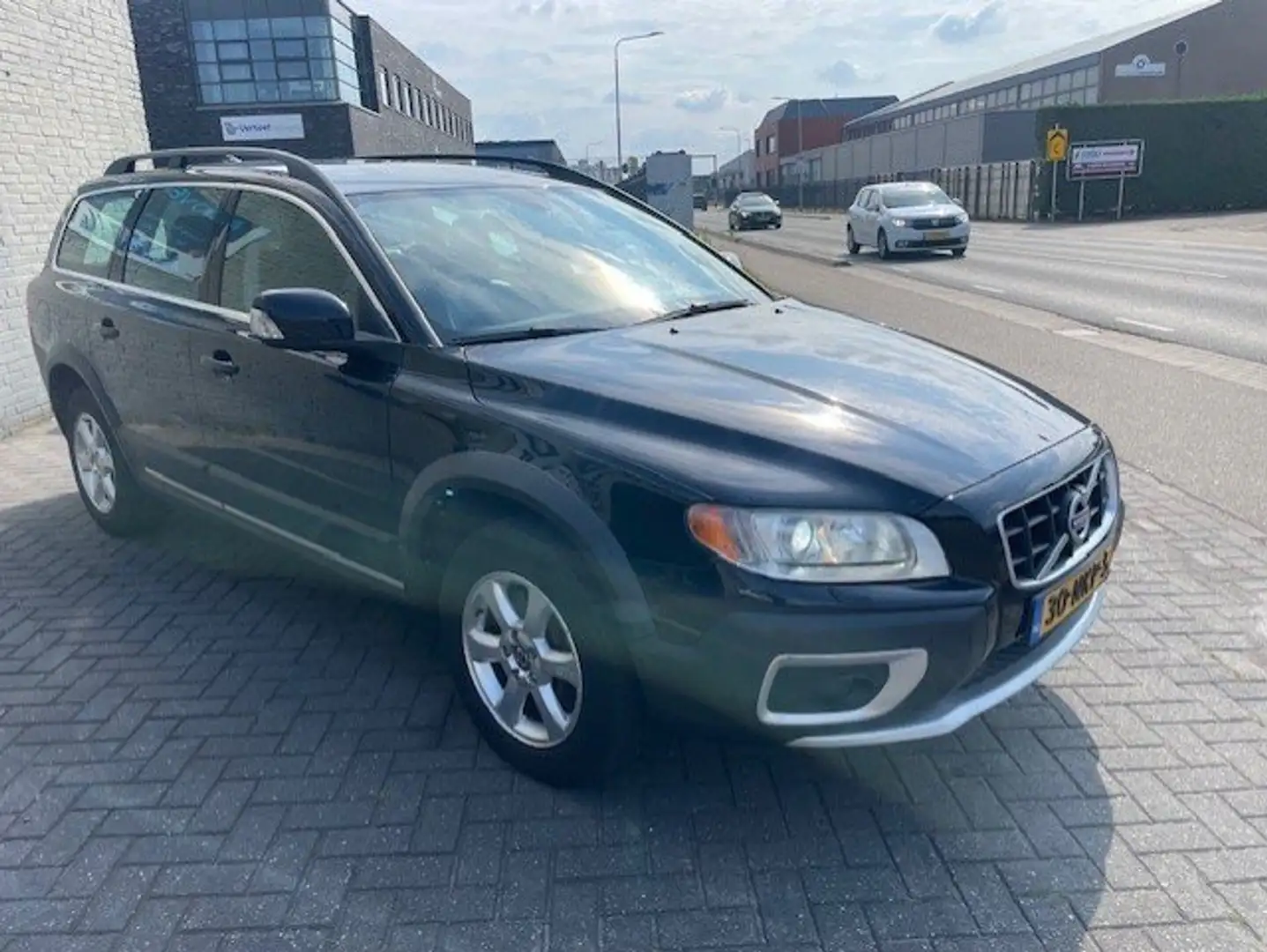 Volvo XC70 XC70 2.4D Automaat Summum Zwart - 1