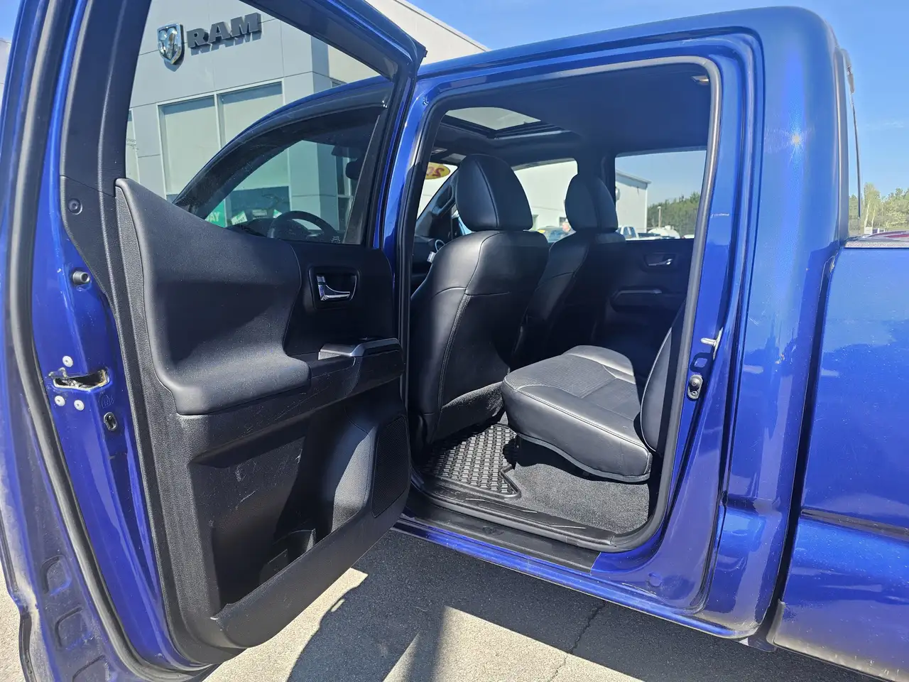 Toyota Tacoma снимка Toyota Tacoma