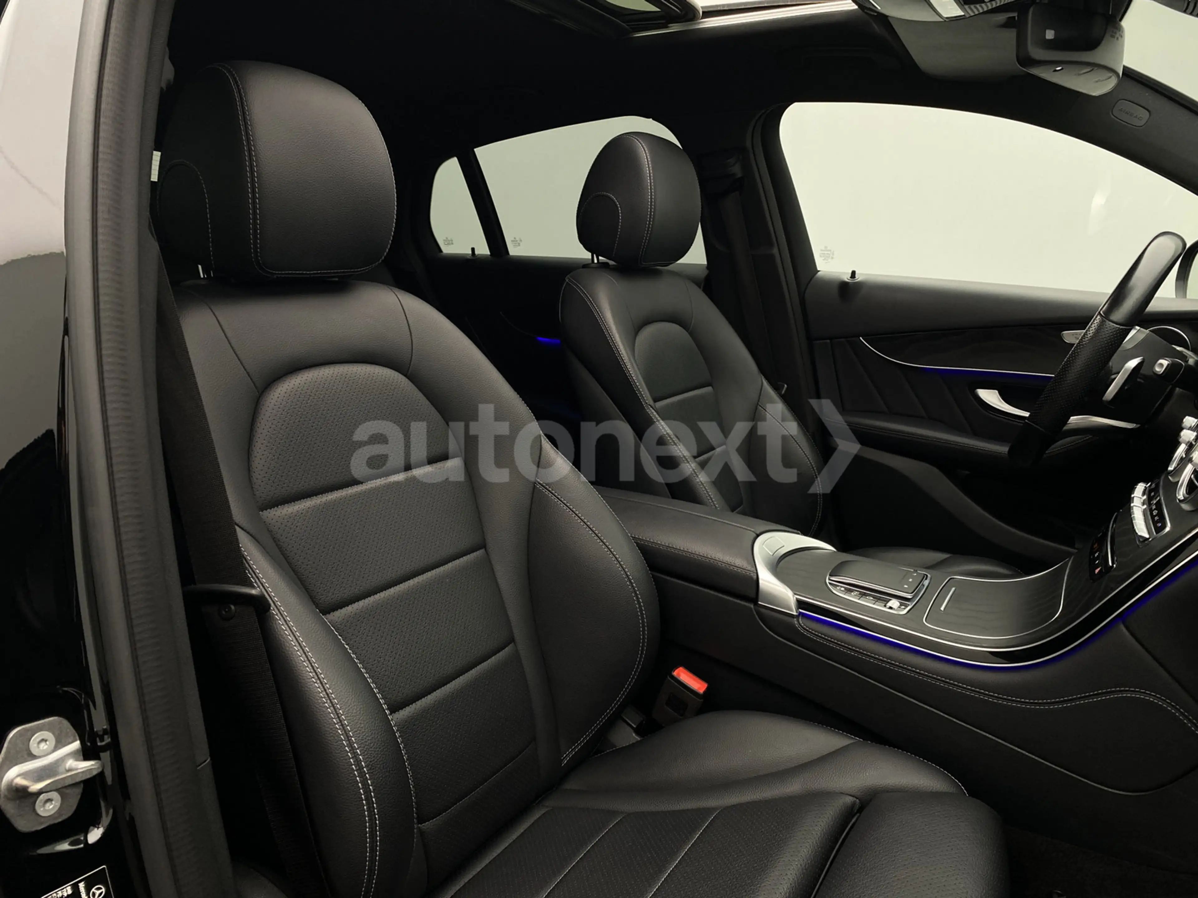 Mercedes-Benz GLC 200 Coupé *2x AMG Line+Night* Schiebedach+DISTR+AHK — photo 20