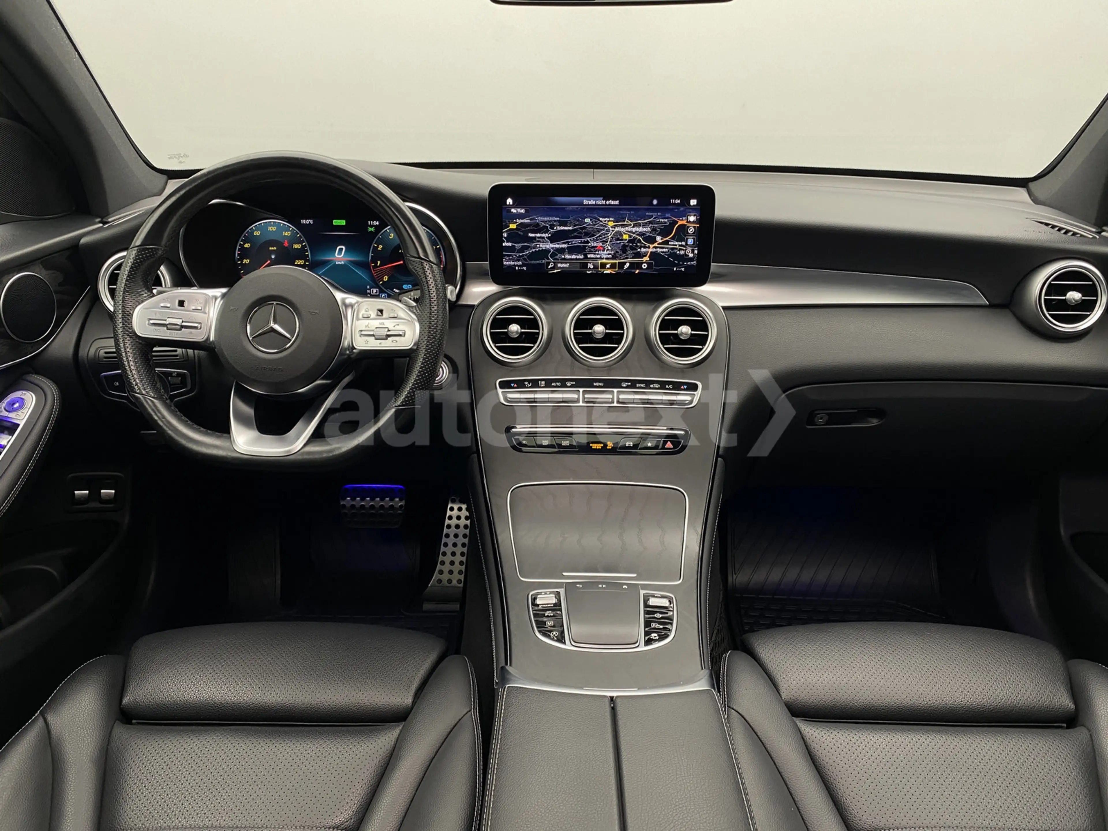 Mercedes-Benz GLC 200 Coupé *2x AMG Line+Night* Schiebedach+DISTR+AHK — photo 23