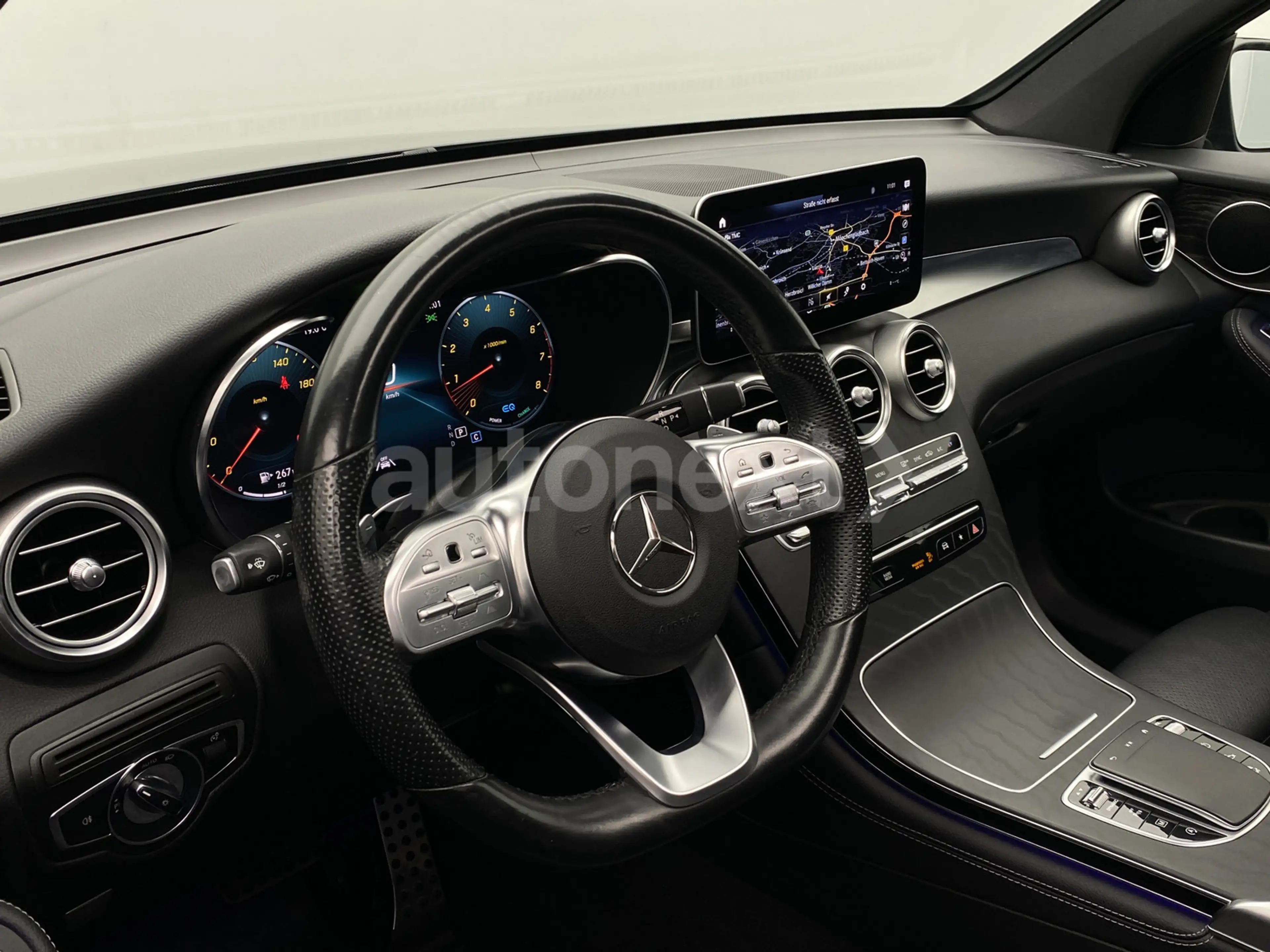 Mercedes-Benz GLC 200 Coupé *2x AMG Line+Night* Schiebedach+DISTR+AHK — photo 25