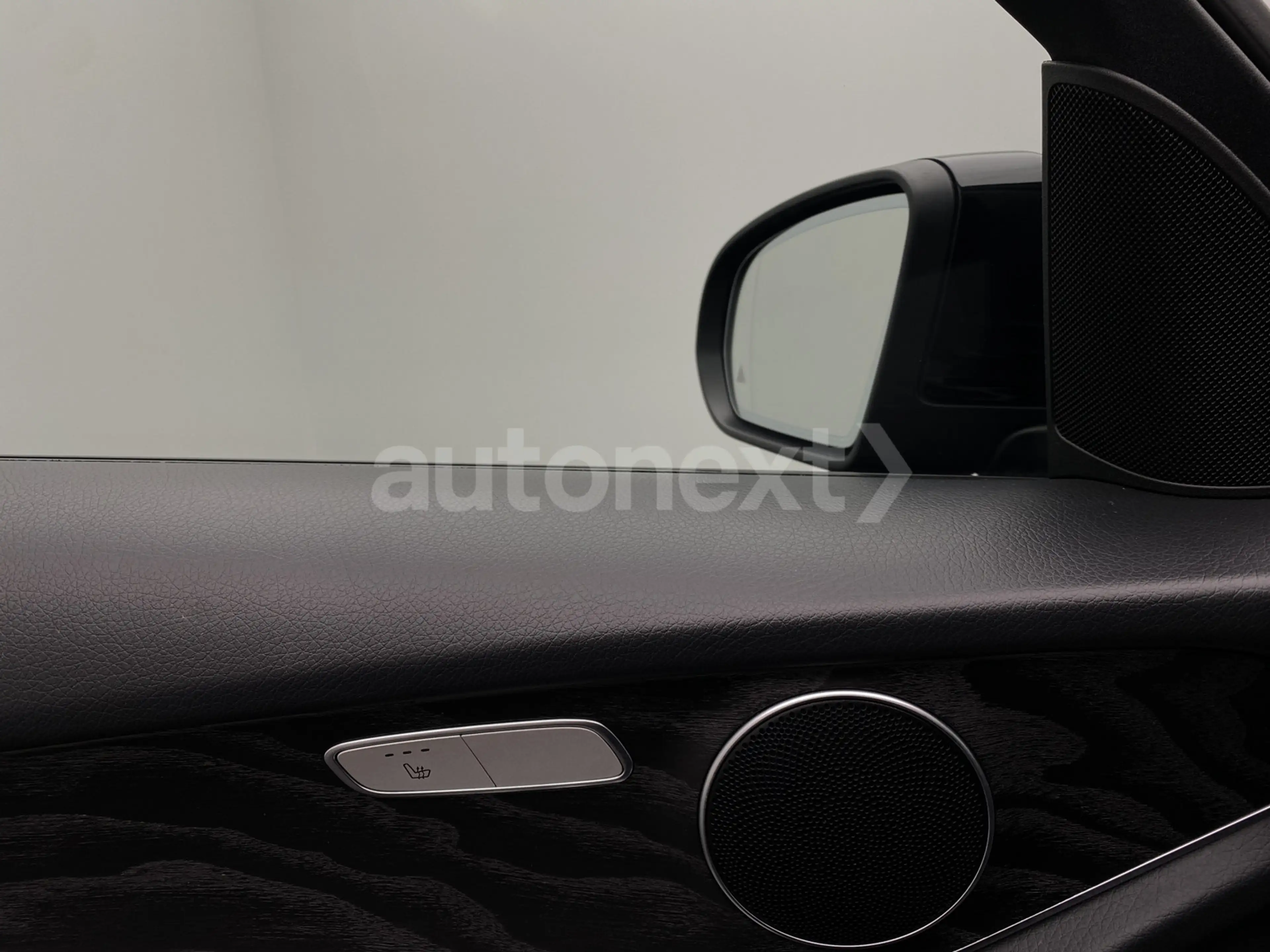 Mercedes-Benz GLC 200 Coupé *2x AMG Line+Night* Schiebedach+DISTR+AHK — photo 31