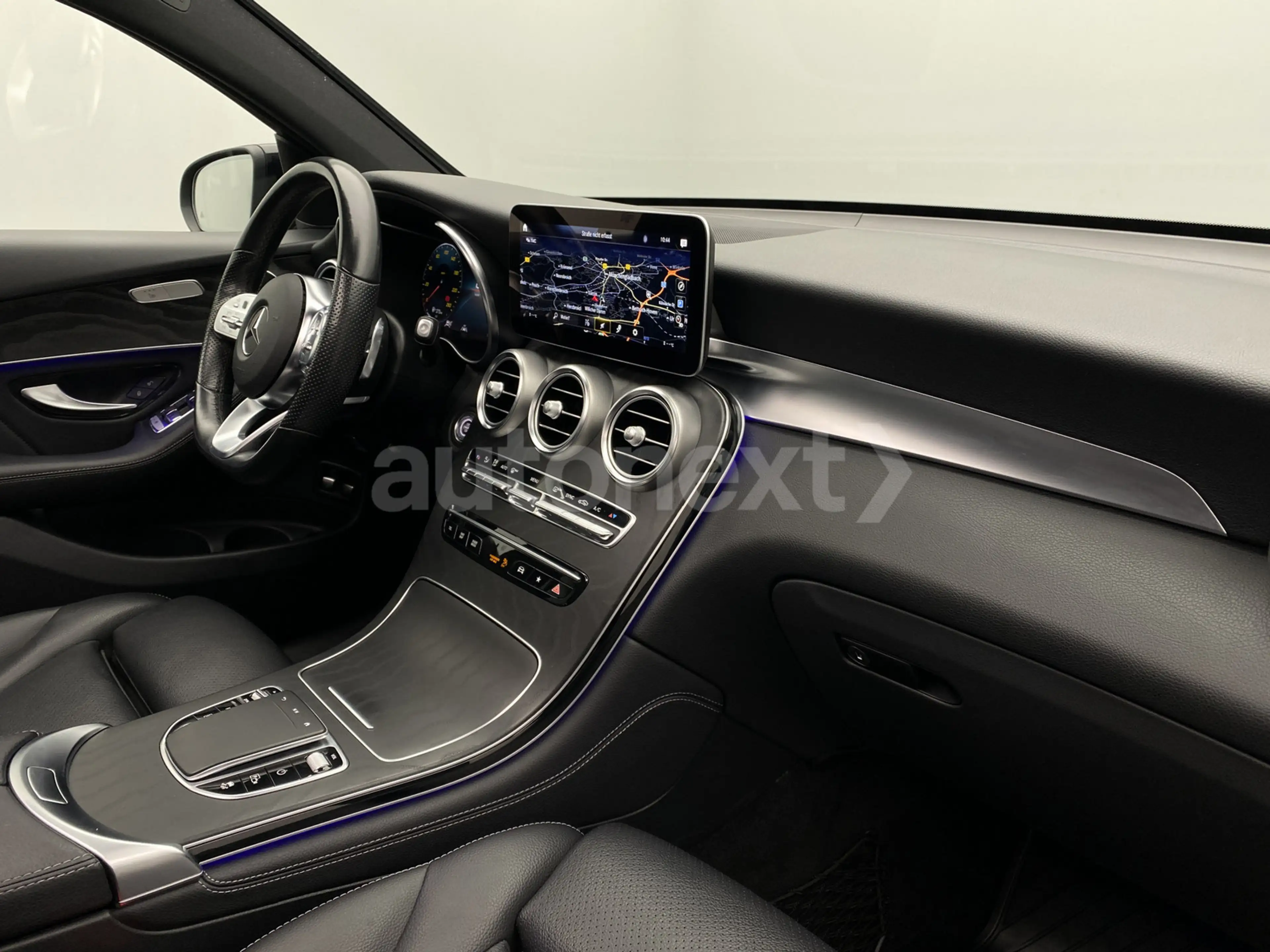 Mercedes-Benz GLC 200 Coupé *2x AMG Line+Night* Schiebedach+DISTR+AHK — photo 16