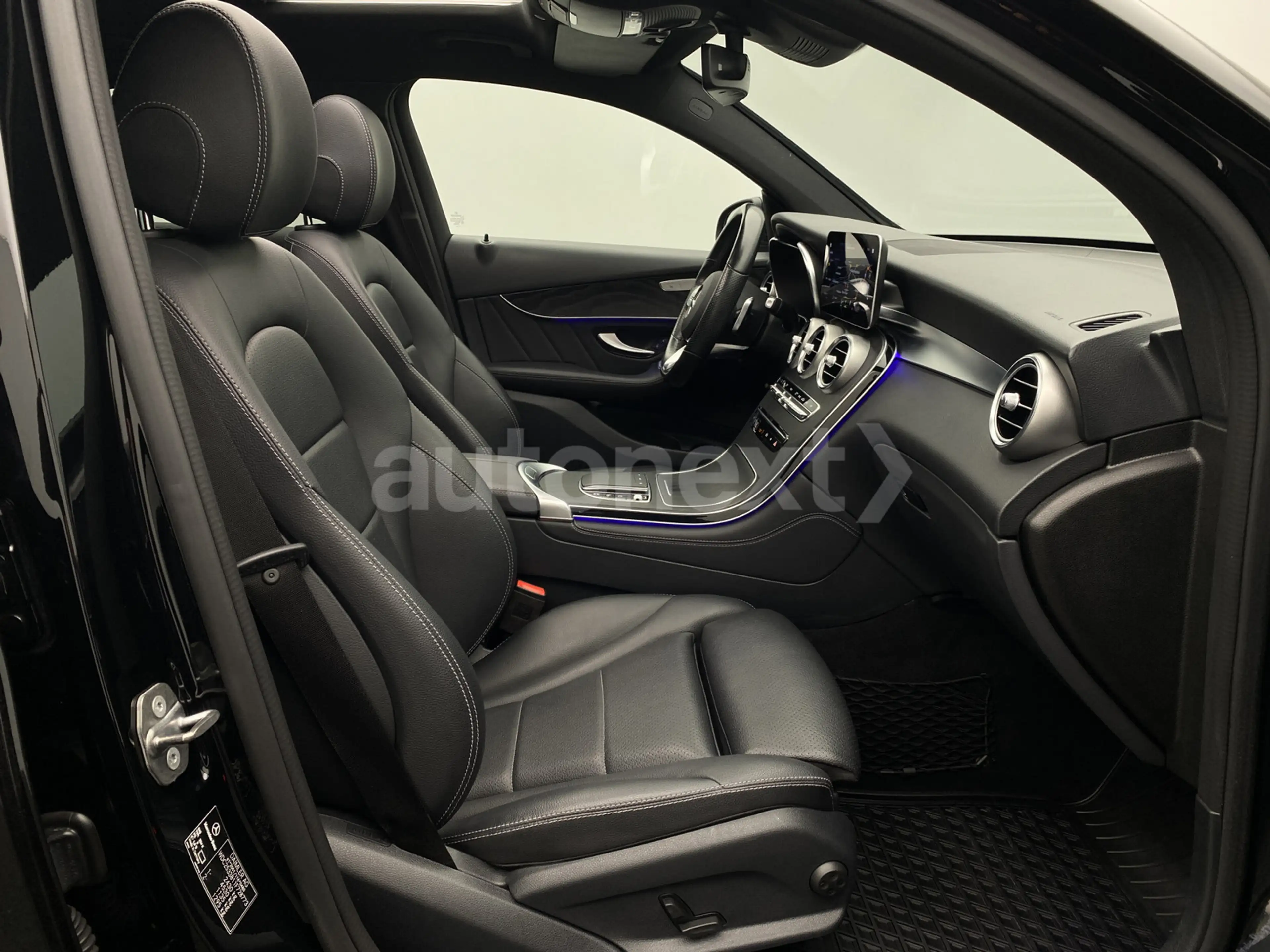 Mercedes-Benz GLC 200 Coupé *2x AMG Line+Night* Schiebedach+DISTR+AHK — photo 15