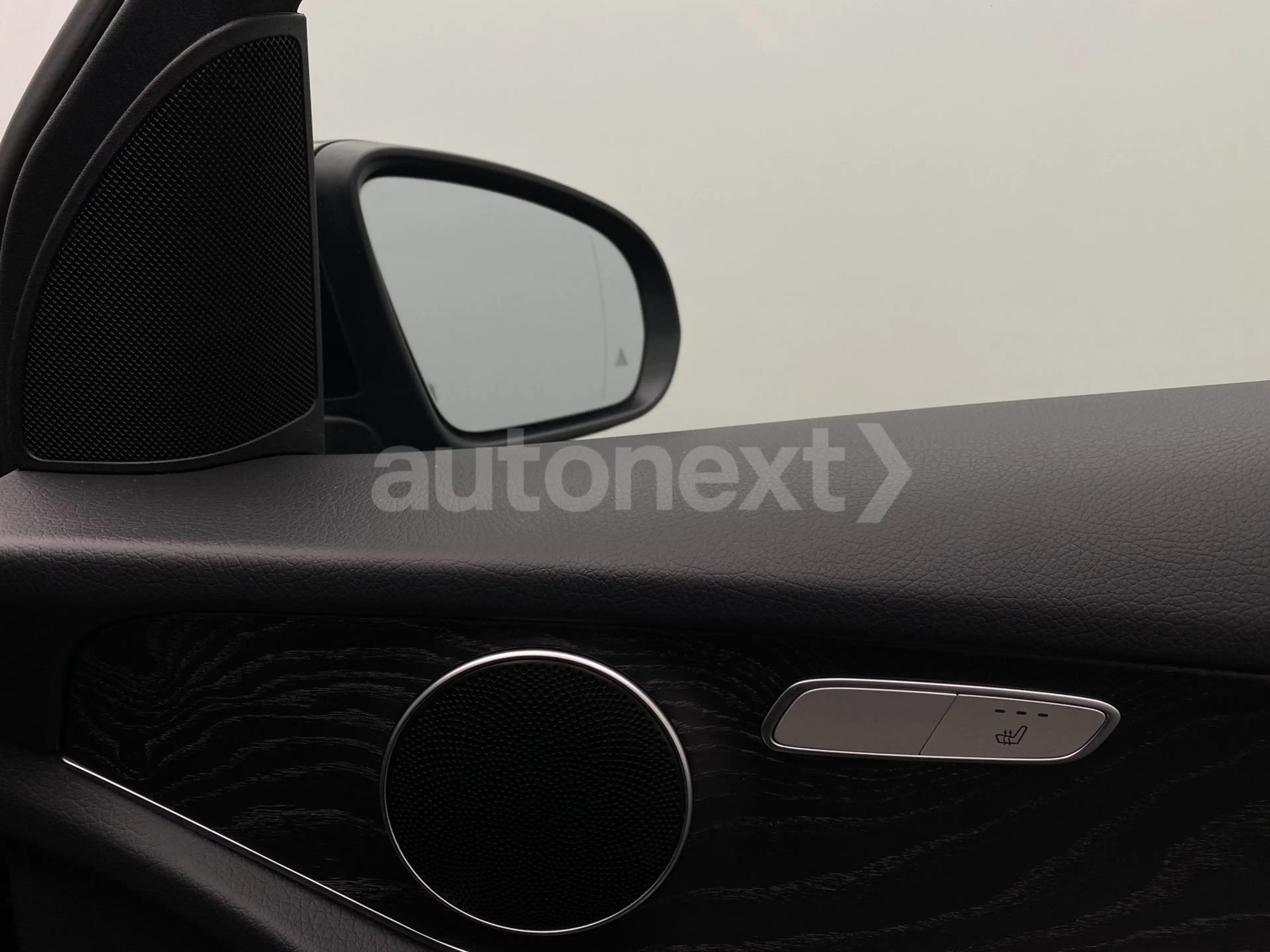 Mercedes-Benz GLC 200 Coupé *2x AMG Line+Night* Schiebedach+DISTR+AHK — photo 32
