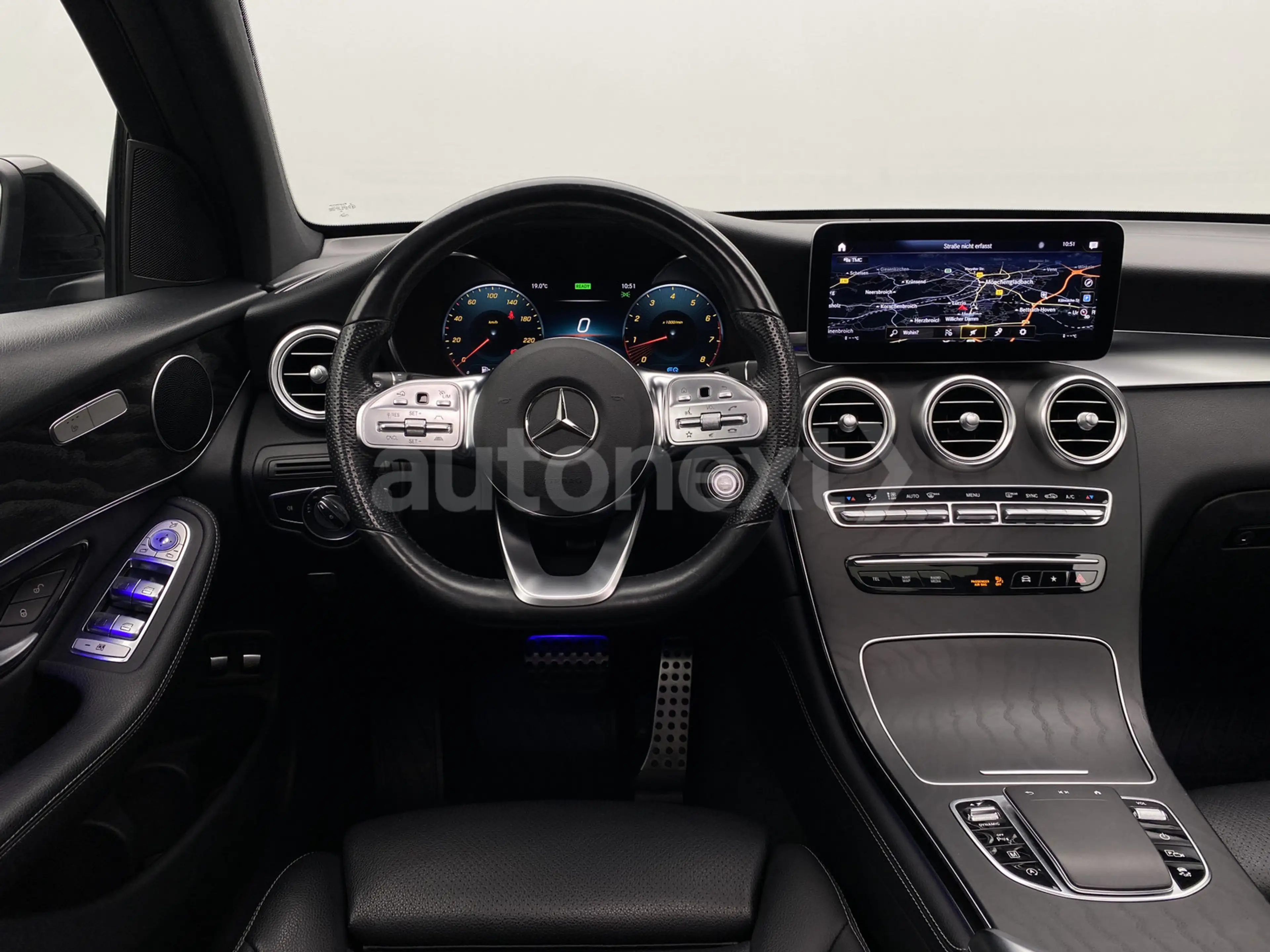 Mercedes-Benz GLC 200 Coupé *2x AMG Line+Night* Schiebedach+DISTR+AHK — photo 17