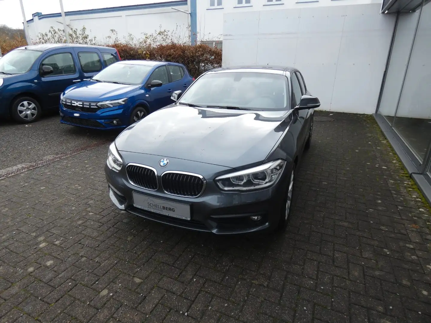 BMW 118 1 Limousine 5-trg. 118 d Advantage Grau - 2