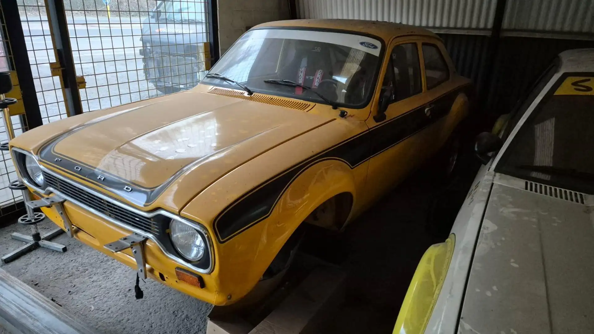 Ford Escort 1.6i 16v Sport Amarillo - 1