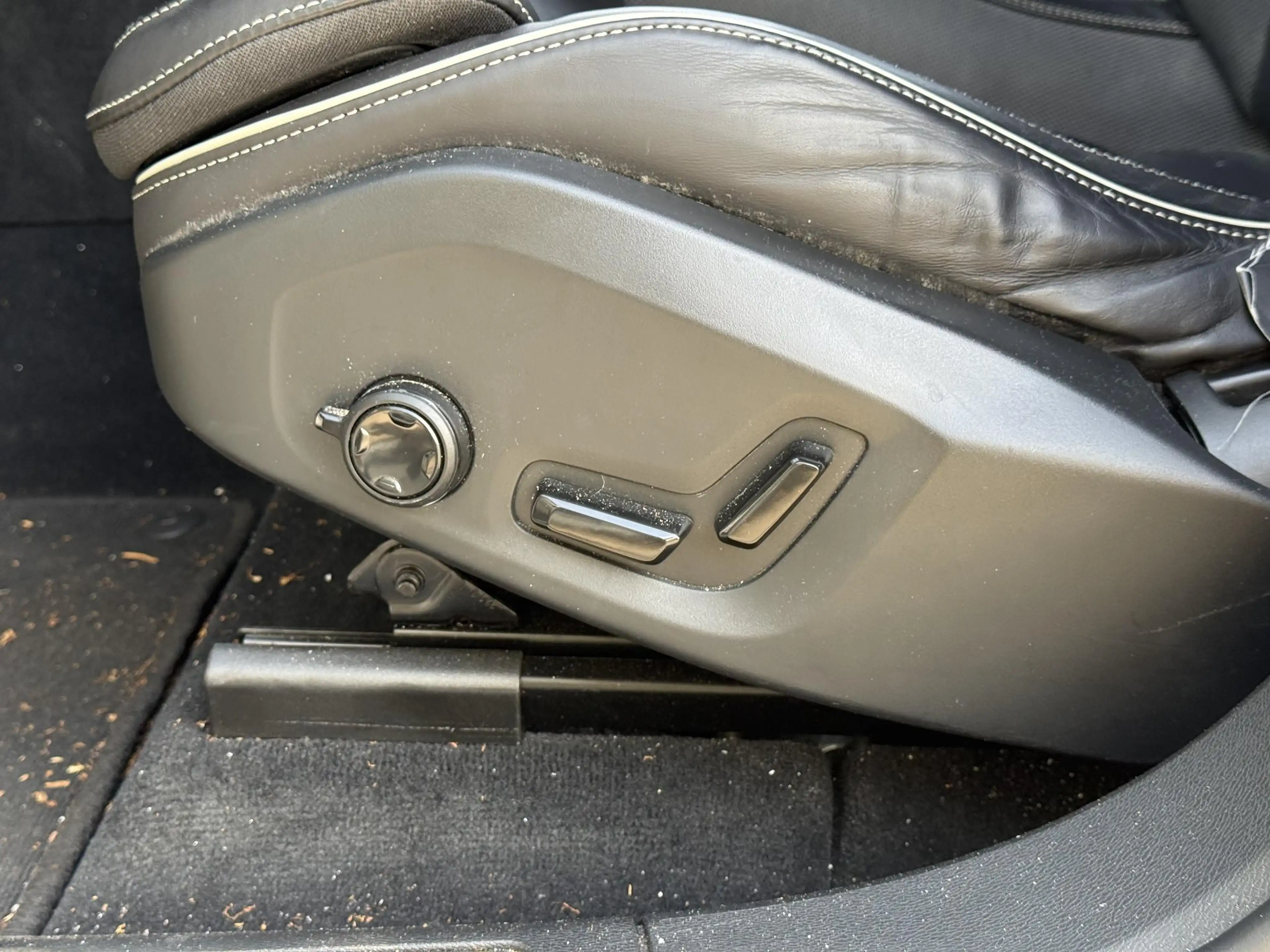 Volvo XC60 B5 Plus Dark — photo 15