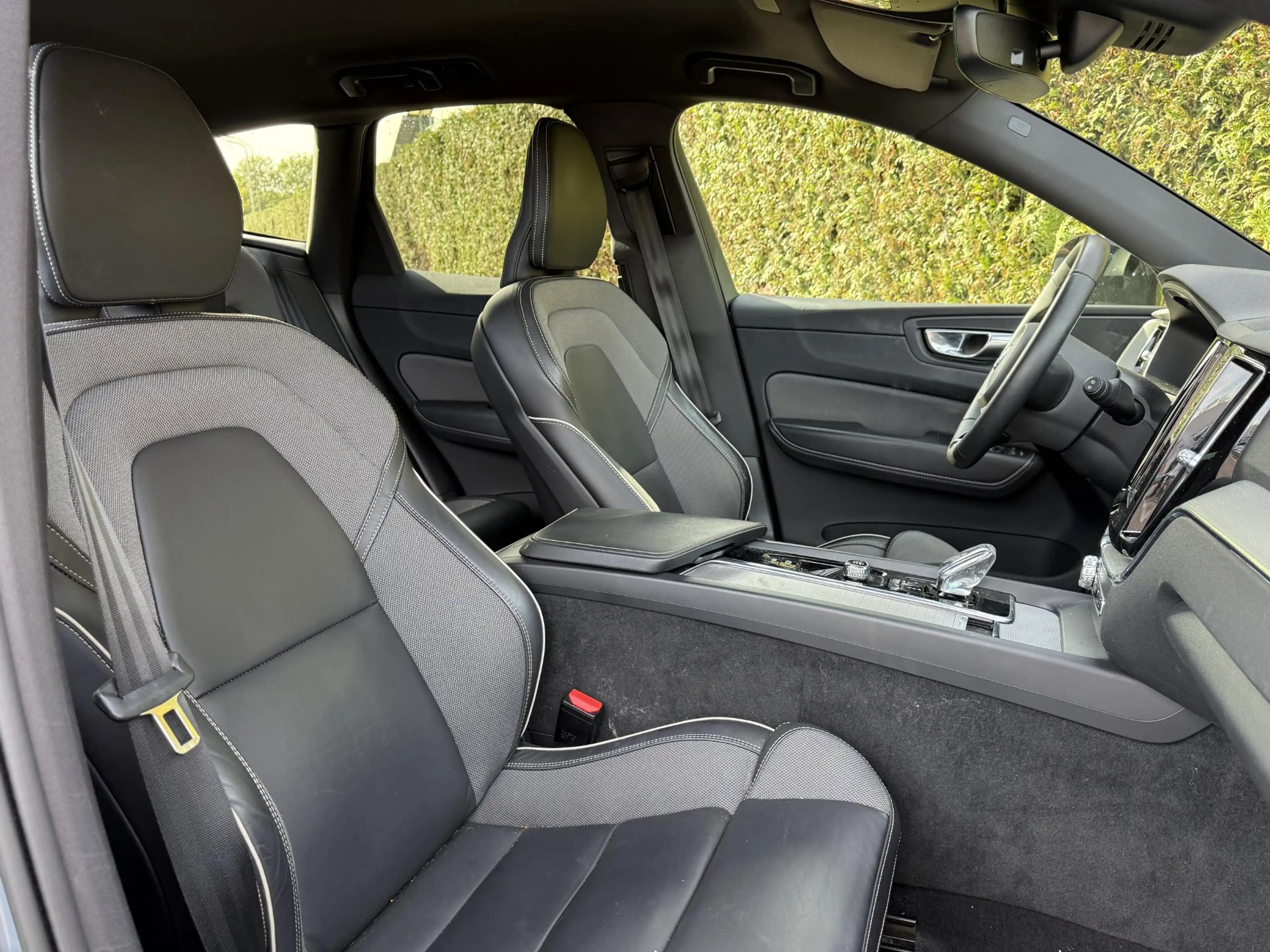 Volvo XC60 B5 Plus Dark — photo 12