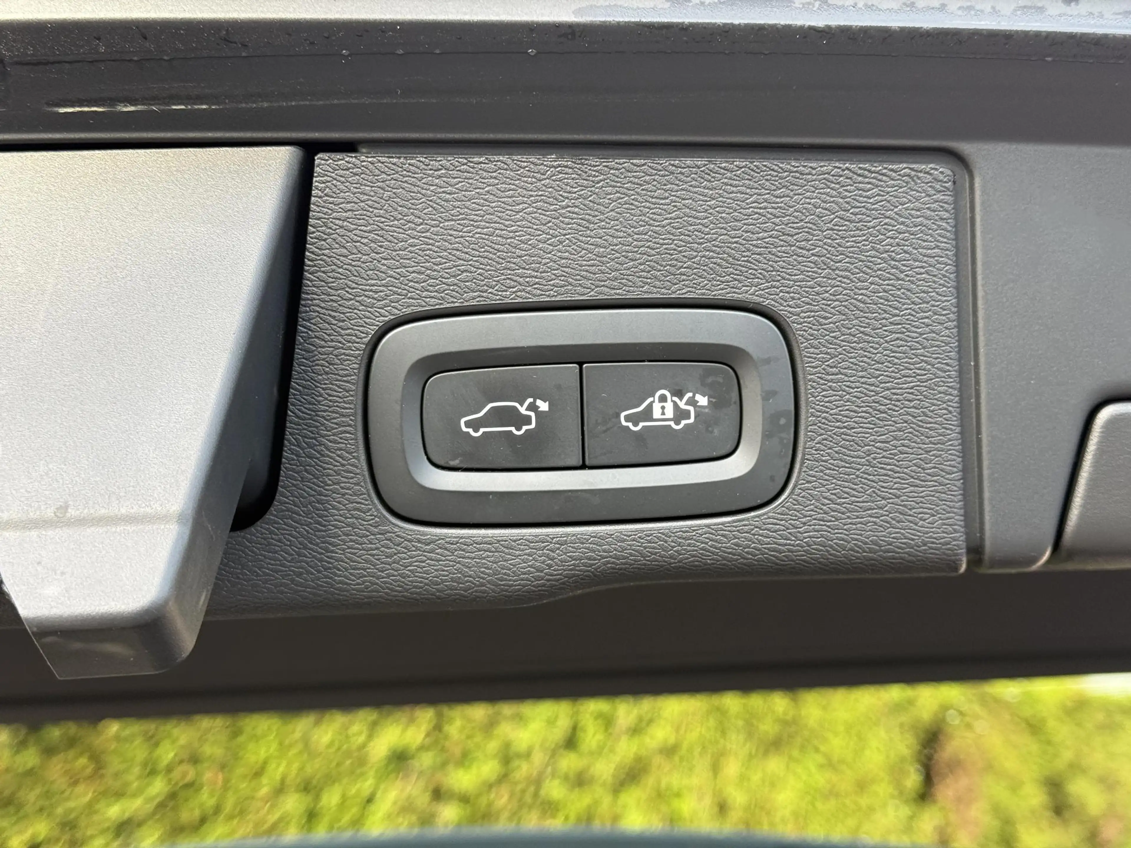 Volvo XC60 B5 Plus Dark — photo 8