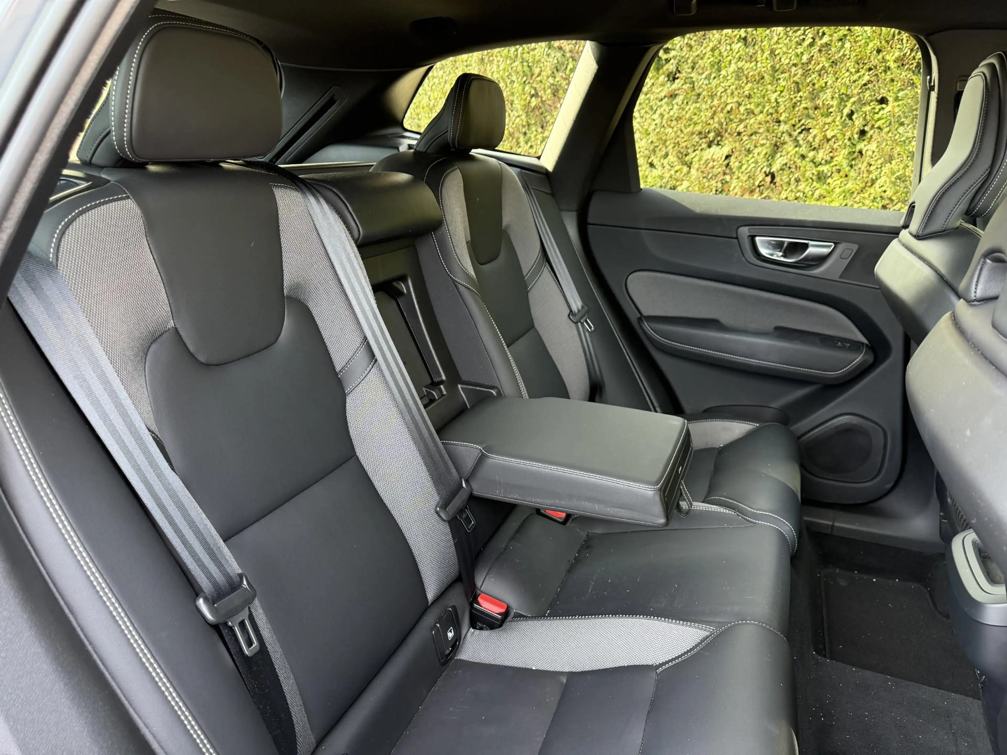 Volvo XC60 B5 Plus Dark — photo 10