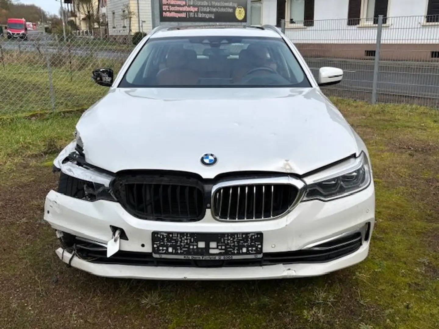 BMW 530 530d Touring Aut. Luxury Line Unfall Weiß - 1