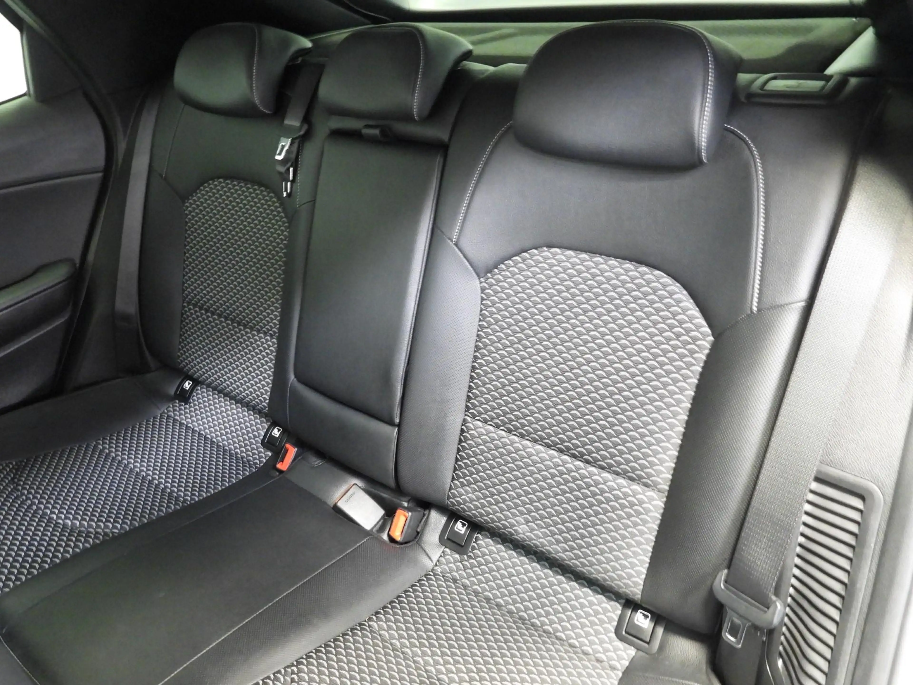 Kia XCeed 1.6 GDi PHEV Plug-In DynamicLine NAVI/CAMERA/LED/1 — photo 29