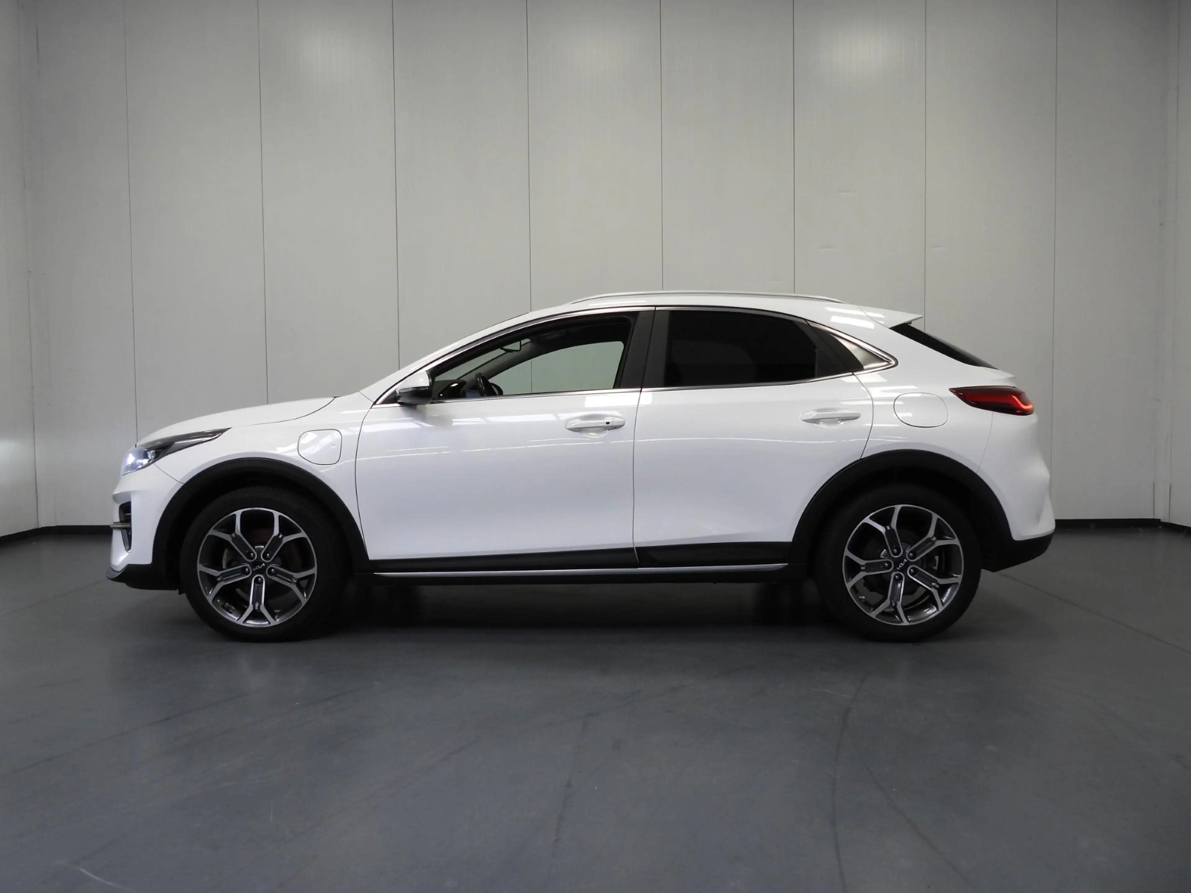 Kia XCeed 1.6 GDi PHEV Plug-In DynamicLine NAVI/CAMERA/LED/1 — photo 2