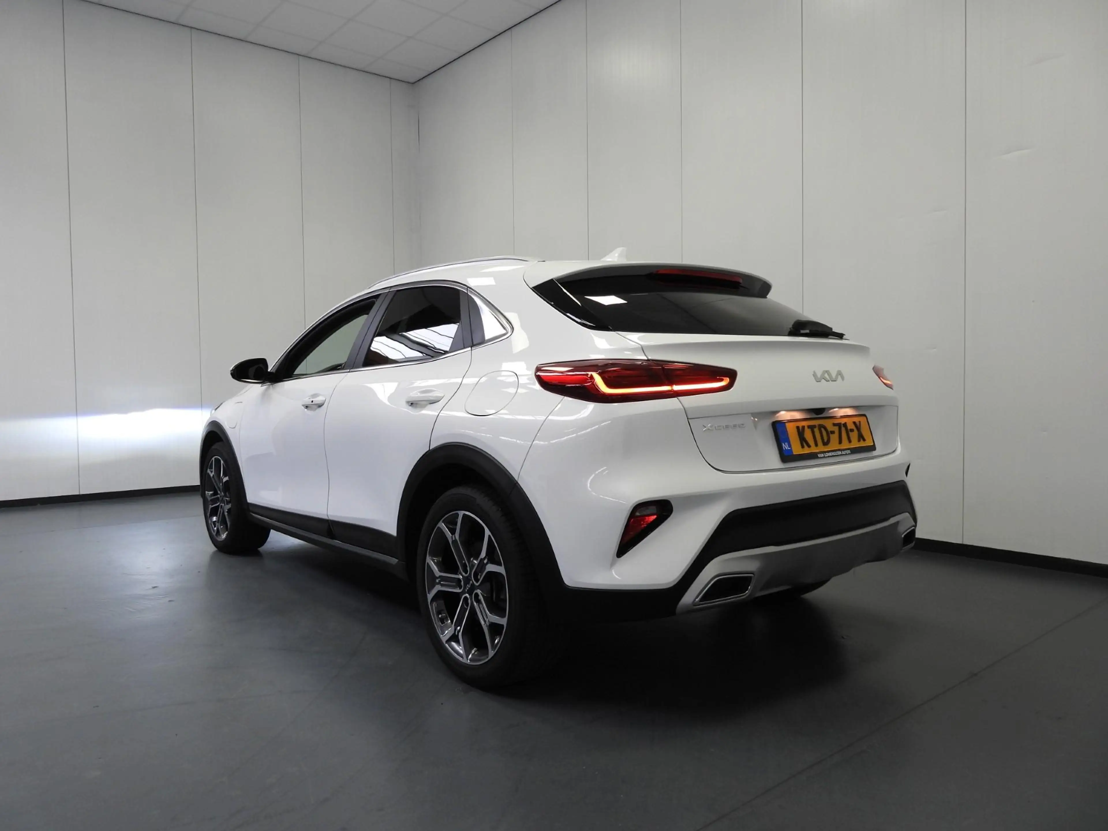 Kia XCeed 1.6 GDi PHEV Plug-In DynamicLine NAVI/CAMERA/LED/1 — photo 3