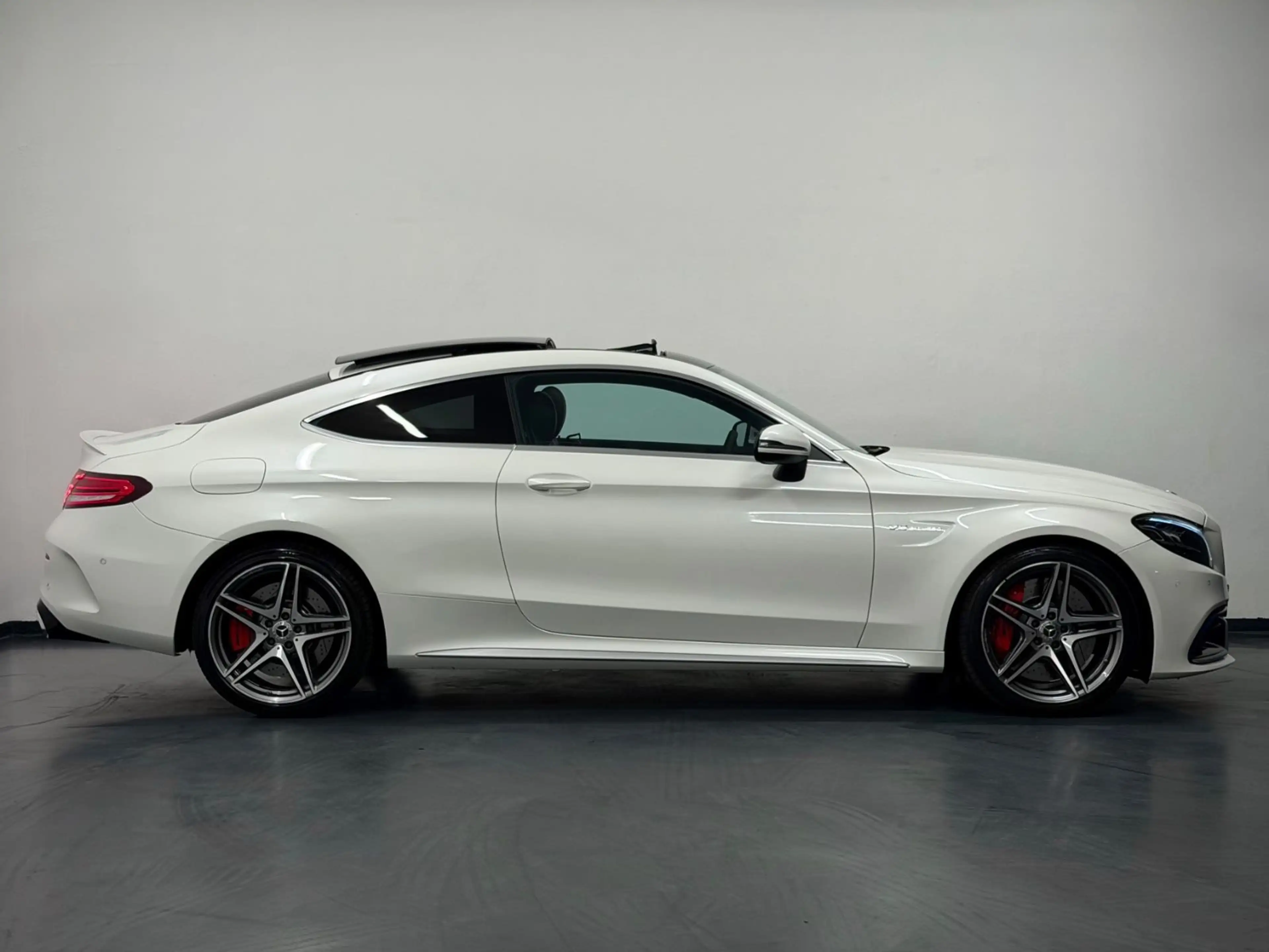 Mercedes-Benz C 63 AMG C63s AMG PANO/DIGITAL/DISTRONIC/BURMESTER/MEMORY — photo 11