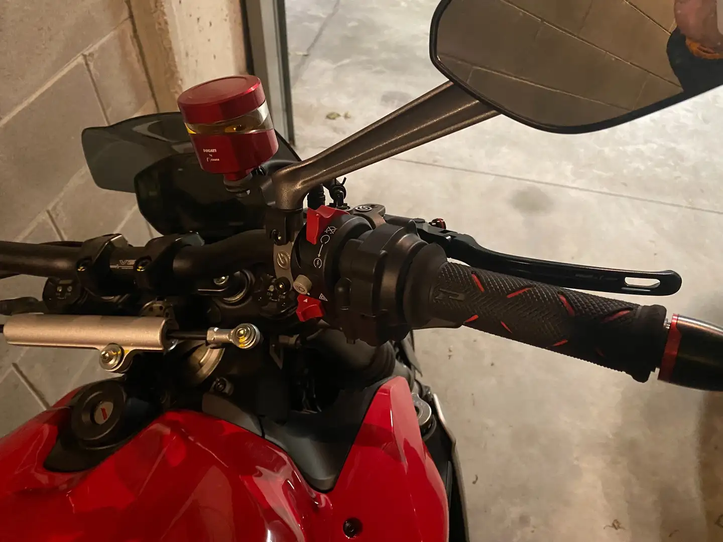 Ducati Streetfighter V2 Rojo - 2