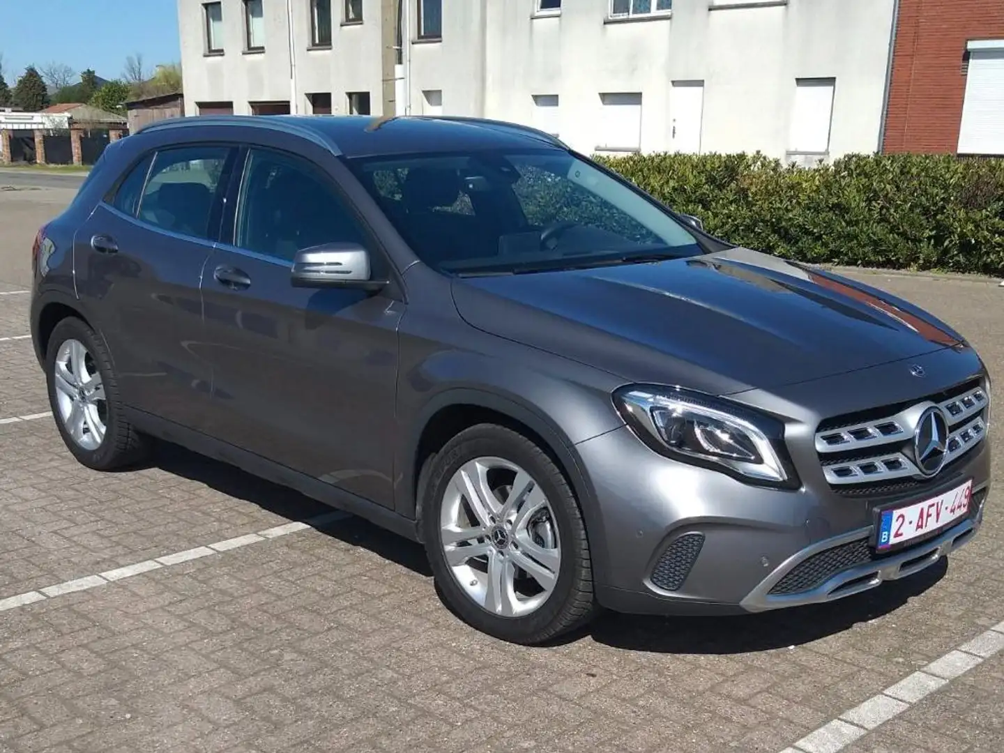 Mercedes-Benz GLA 180 GLA 180 7G-DCT UrbanStyle Edition Grijs - 1