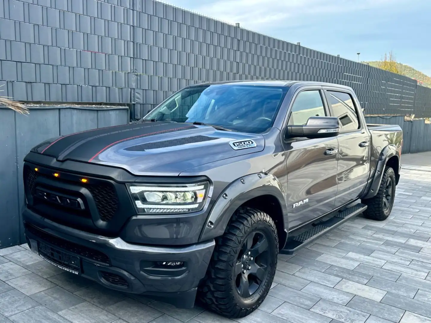 Dodge RAM 5,7 V8 OFFROAD BEAST"LARAMIE"-WIDEBODY-6SITZ Gris - 1