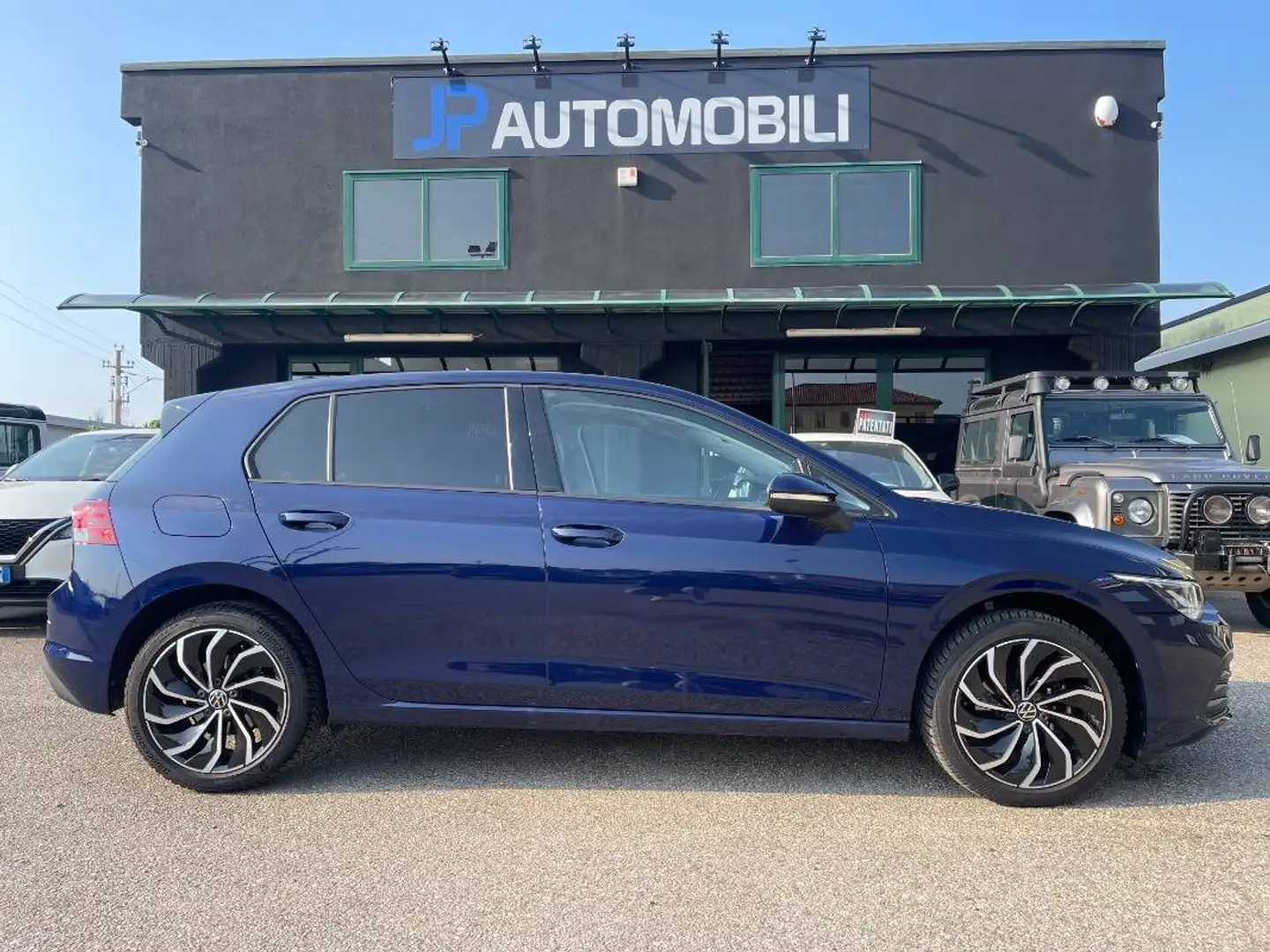 Volkswagen Golf 1.0 etsi 110cv dsg Luci amb PDC Vetri Scuri Blu/Azzurro - 1