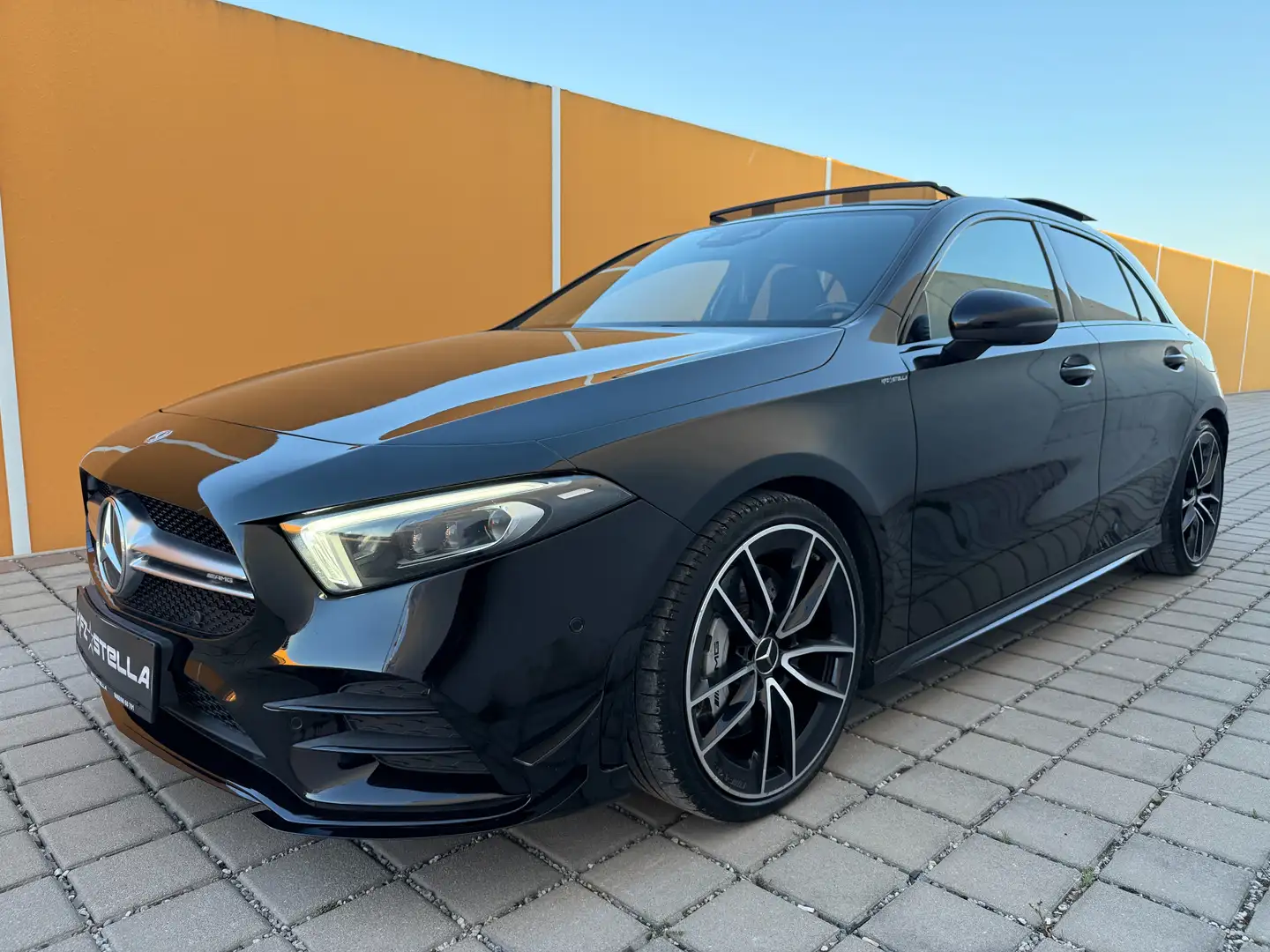 Mercedes-Benz A 35 AMG 4Matic Performance Lenkrad / Pano / 360 Kam / Burm Schwarz - 1