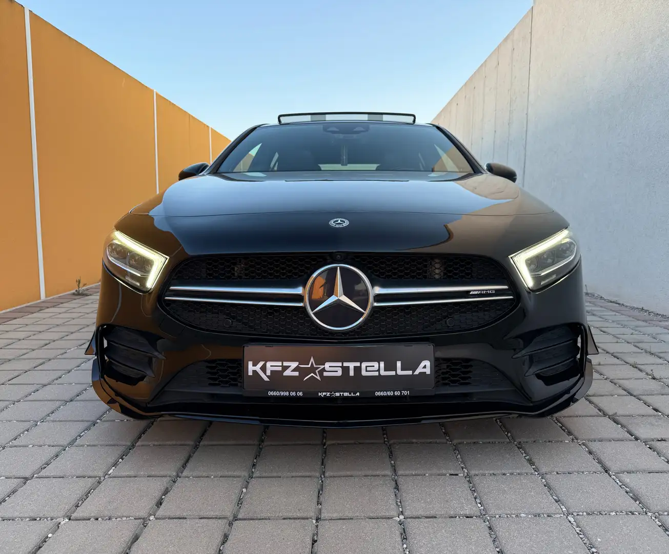 Mercedes-Benz A 35 AMG 4Matic Performance Lenkrad / Pano / 360 Kam / Burm Schwarz - 2