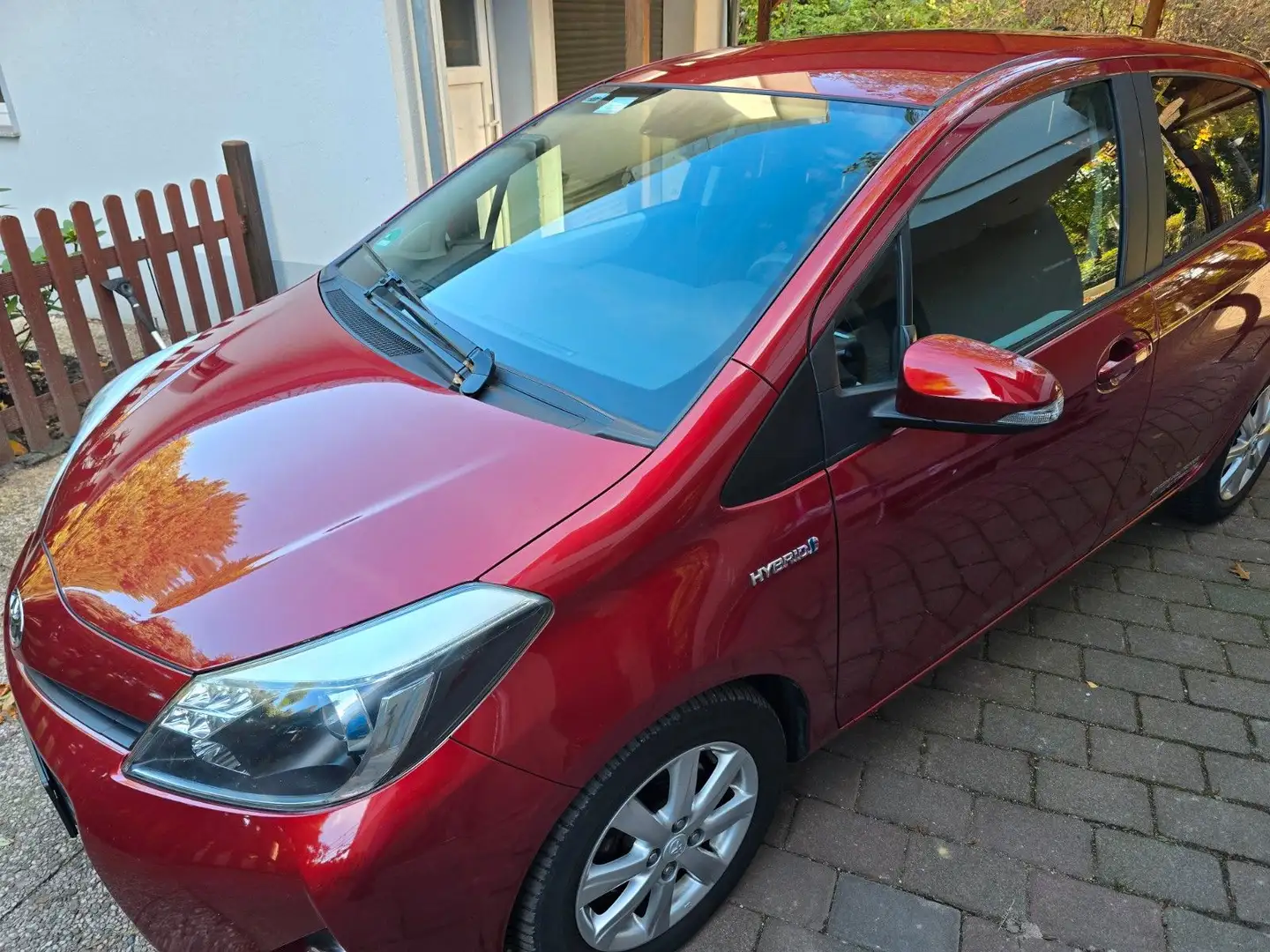Toyota Yaris Hybrid Edition 2014 Rot - 2