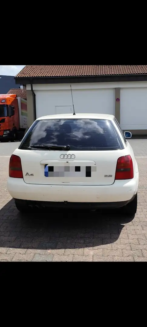 Audi A4 Avant 2.6 Weiß - 2