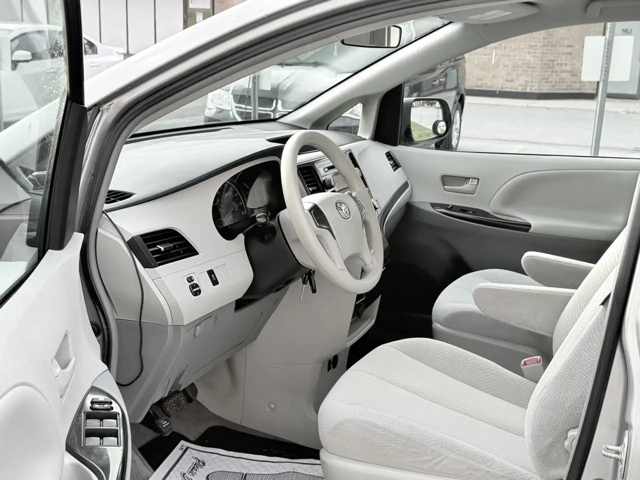 Toyota Sienna fotografie Toyota Sienna