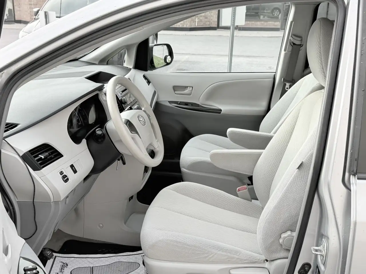 Toyota Sienna fotografie Toyota Sienna